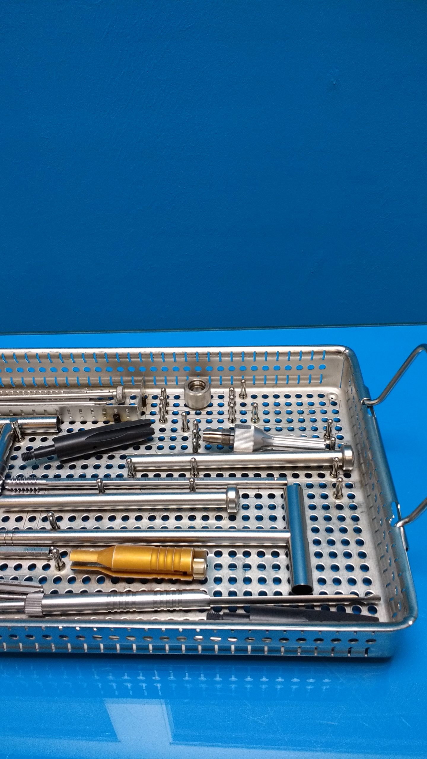 SWISS IMPLANTS mit Instrumente thumbnail 12