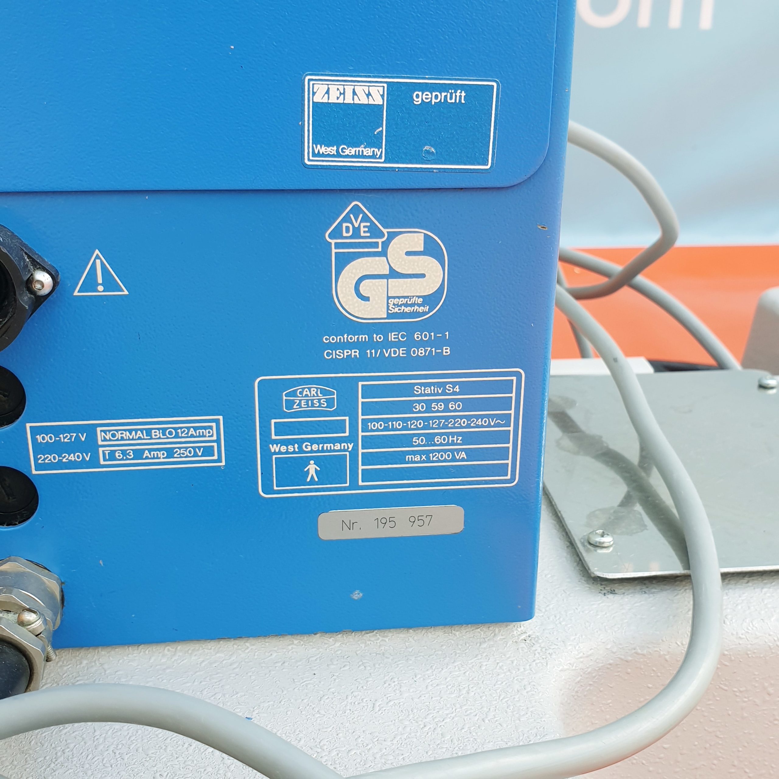 Zeiss OPMI CS-1 auf S4 Stativ , fahrbares OP-Mikroskop — image 1 of 8
