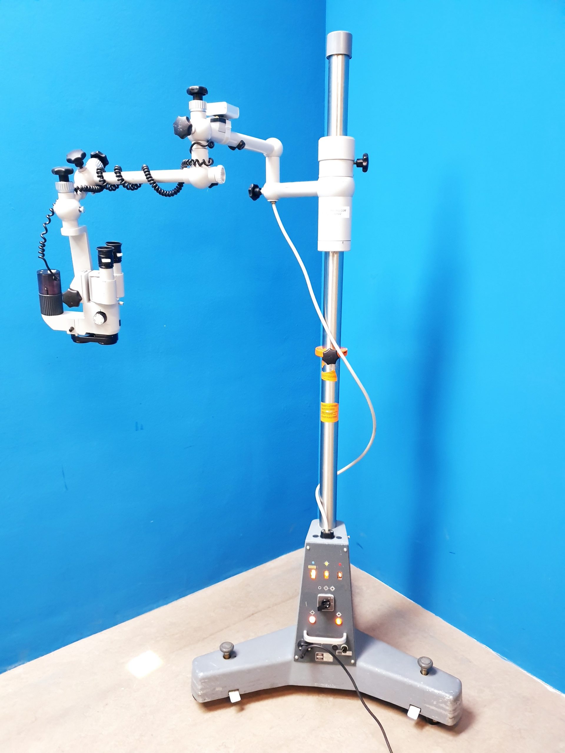 ZEISS OPMI 1 // OPMI-1 mit Fokusmotor STATIVFUSS S — F=160 // F=400 // F=200 — image 1 of 11