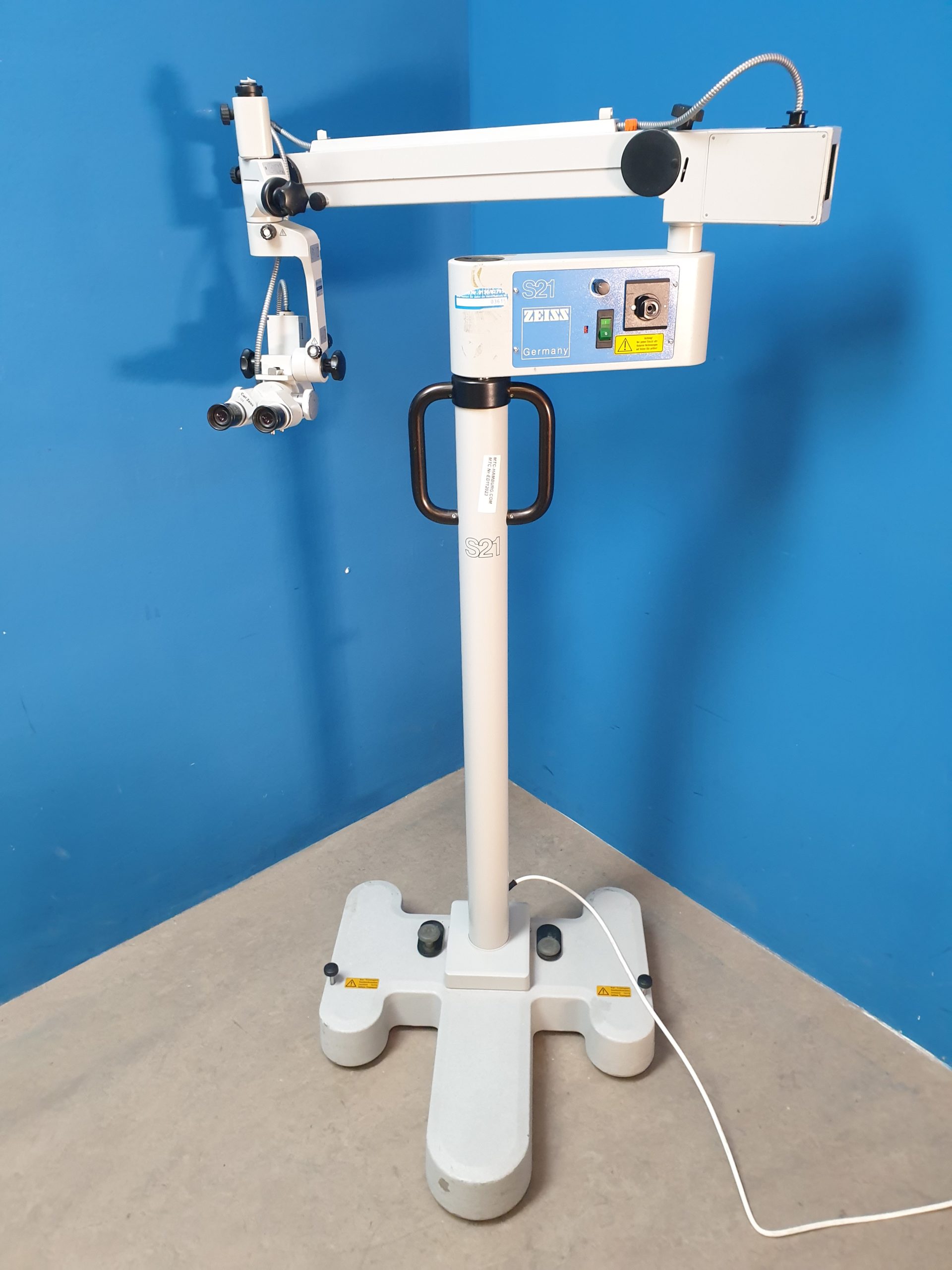 Zeiss OPMI 111 mit S21 Standfuß — image 1 of 13