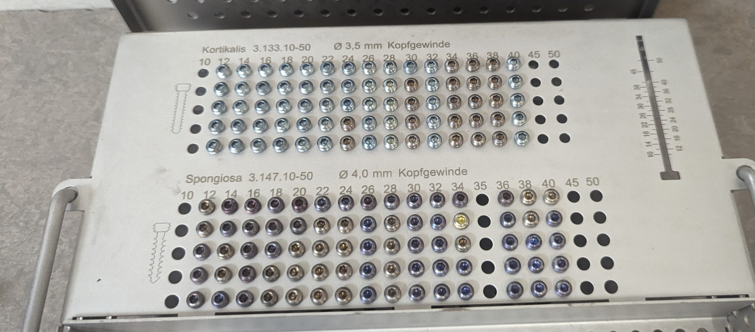 Königs Implantate Schraubenbank für Großfragment aus Stahl Art Nr 19.157.00S8 thumbnail 2