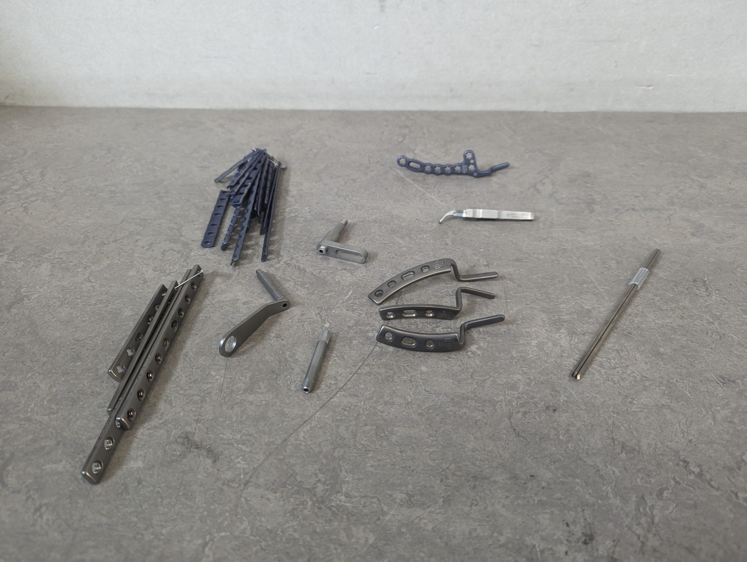 Königs Implantate Schraubenbank für Großfragment aus Stahl Art Nr 19.157.00S8 thumbnail 3