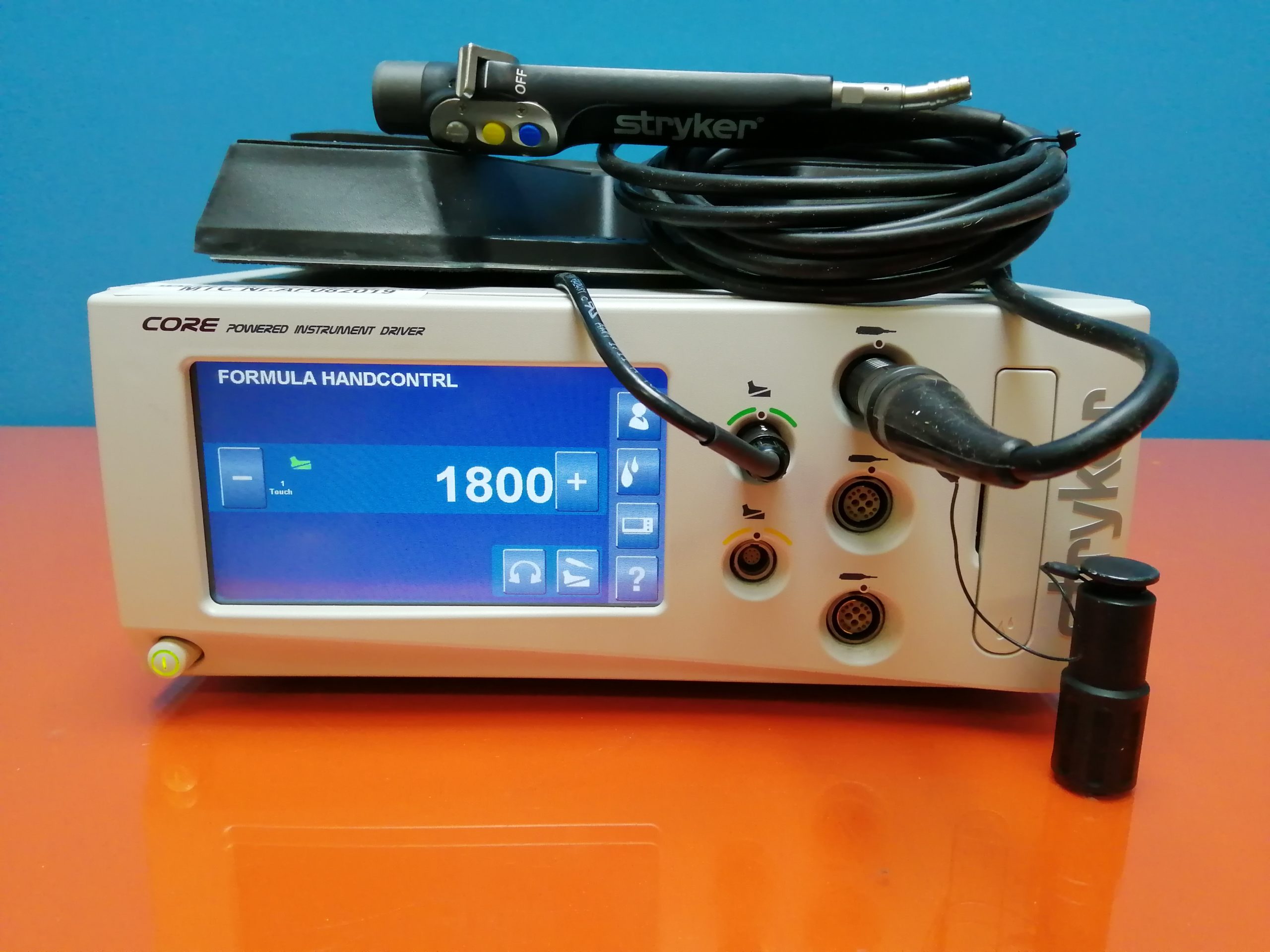 Stryker Core Powered Instrument Driver 5400-050-000 , 5100-008-703 Fußschalter + STRYKER CROSSFIRE SHAVER HANDSTÜCK – 375-704-500 — image 1 of 3