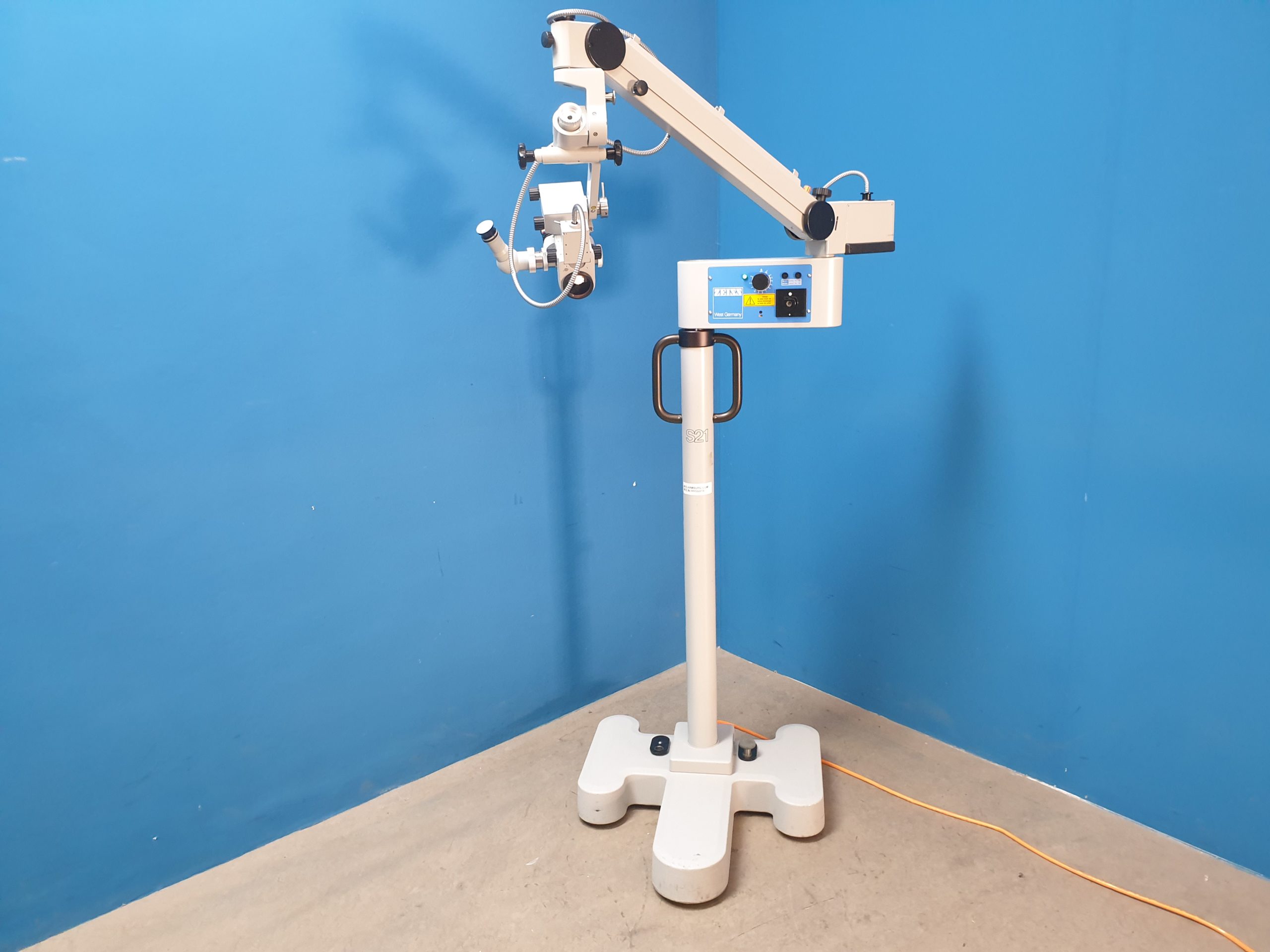 Karl Zeiss Zeiss OPMI MDM Surgical Microscope with Universal S21 Stand 12,5x Objectives thumbnail 2