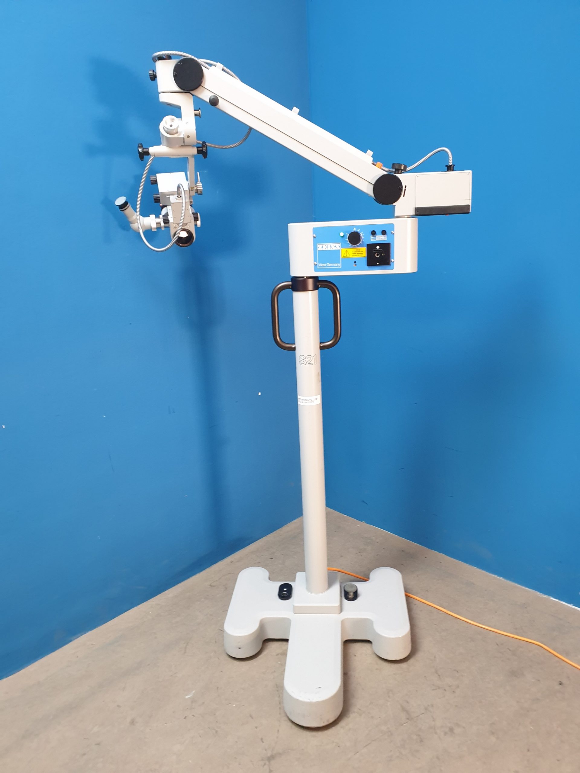 Karl Zeiss Zeiss OPMI MDM Surgical Microscope with Universal S21 Stand 12,5x Objectives thumbnail 4