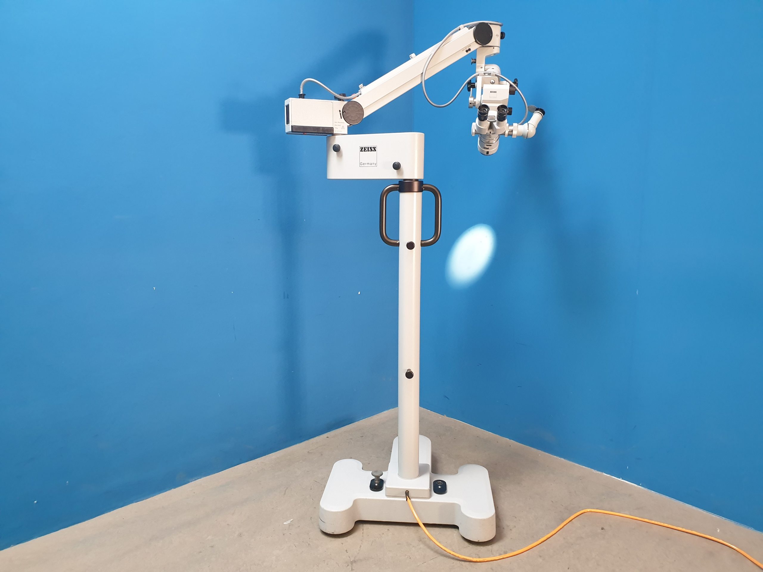 Karl Zeiss Zeiss OPMI MDM Surgical Microscope with Universal S21 Stand 12,5x Objectives thumbnail 17