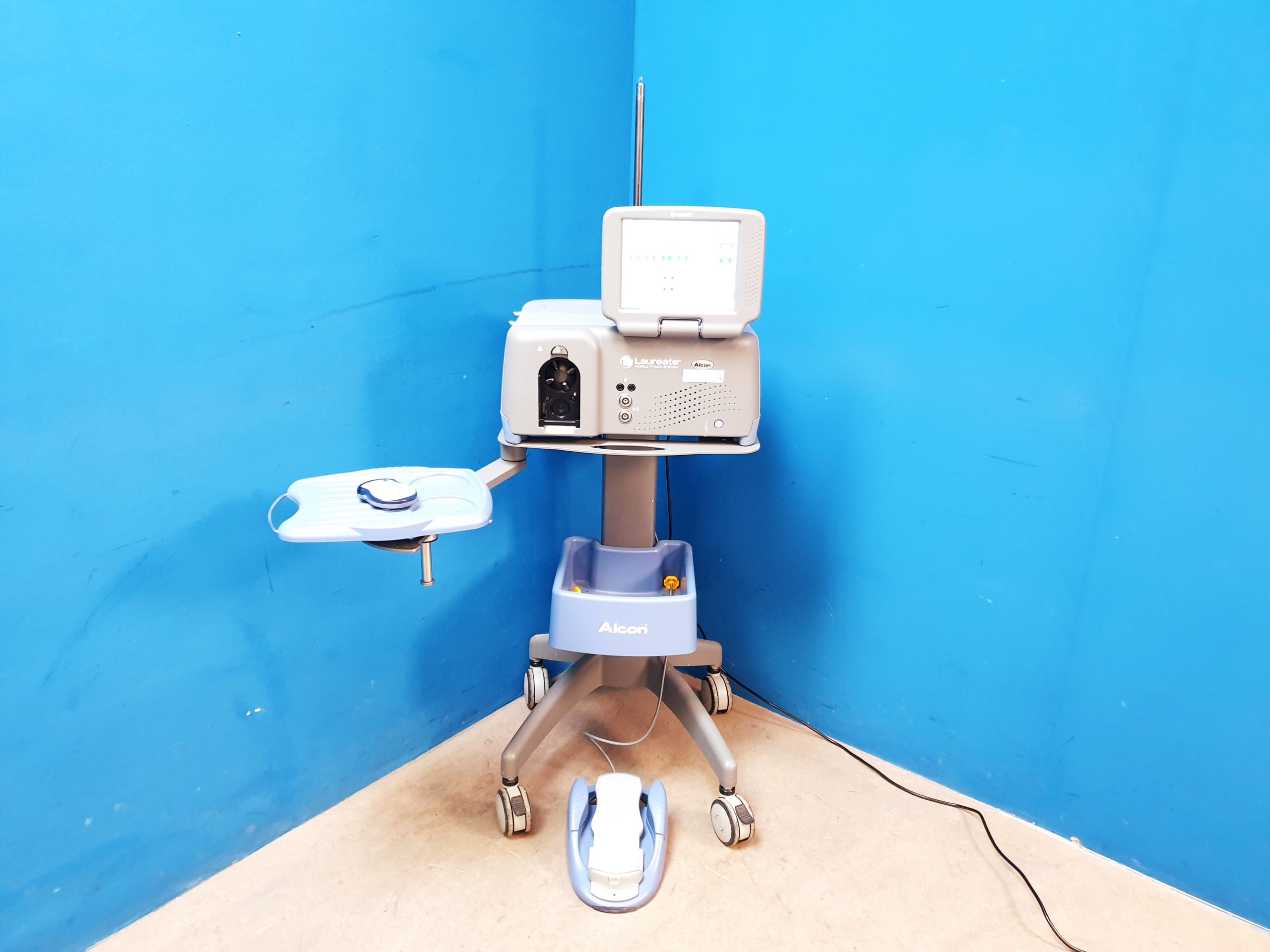 Alcon laureate world phaco system — image 1 of 14