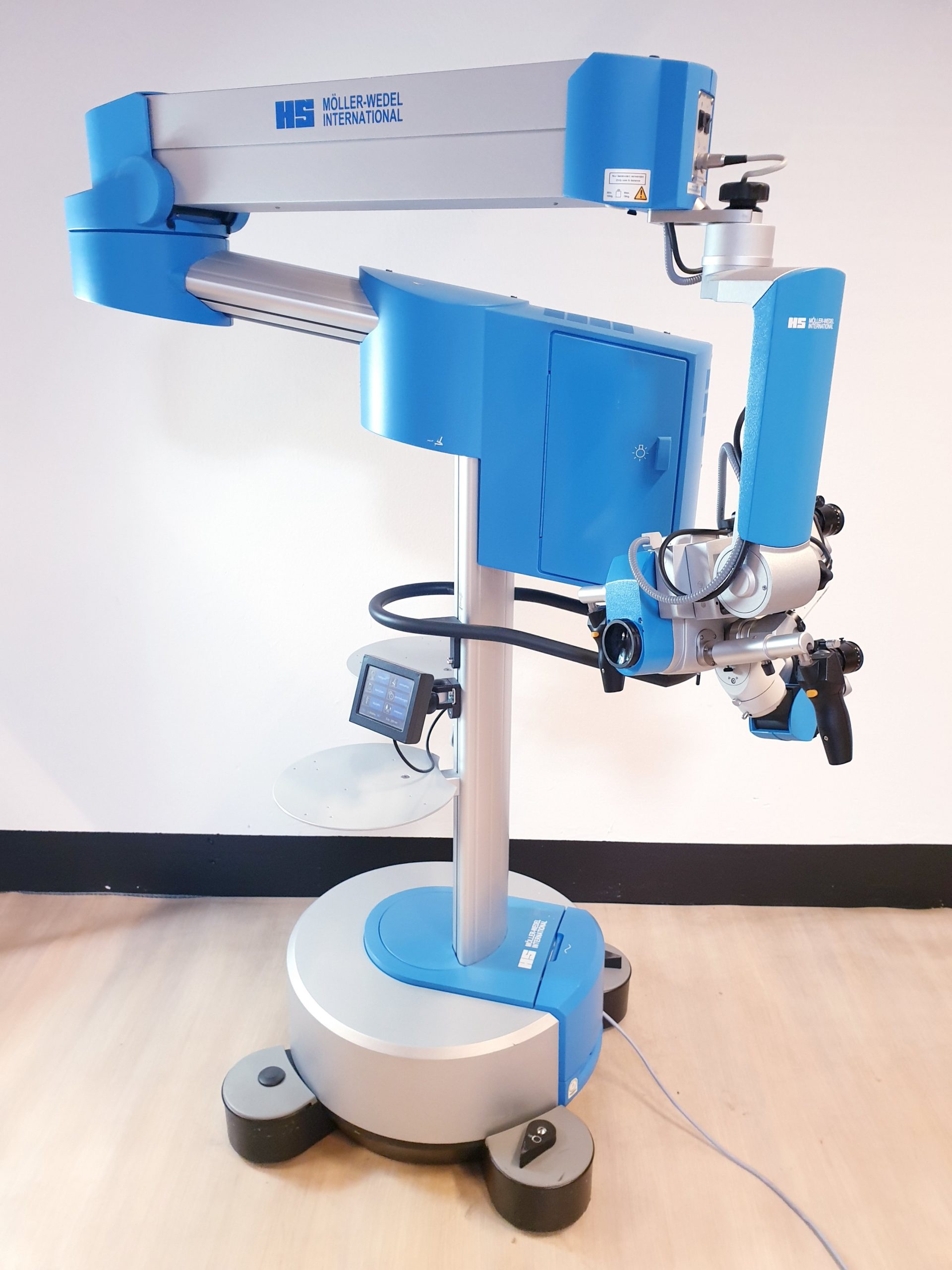 HS Möller Hi-R700 Surgical Microscope DOM2010 — image 1 of 15