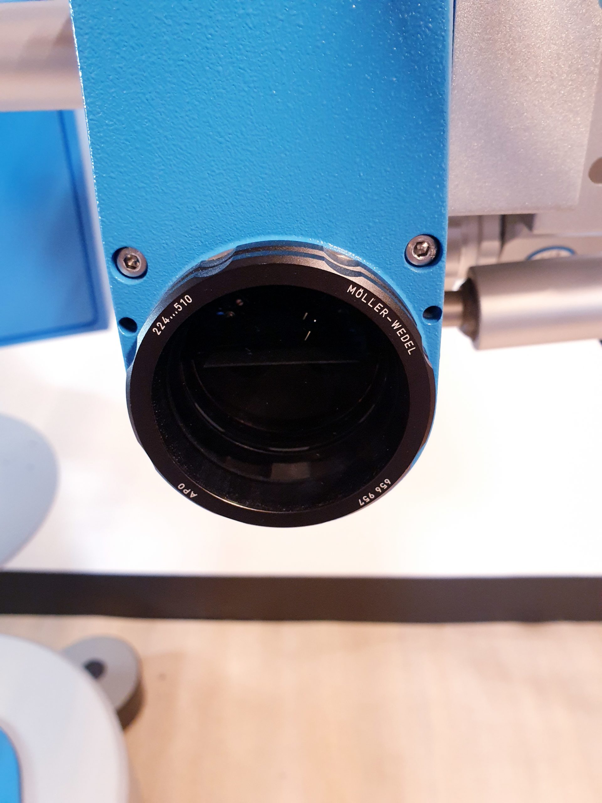 HS Möller Hi-R700 Surgical Microscope DOM2010 thumbnail 3