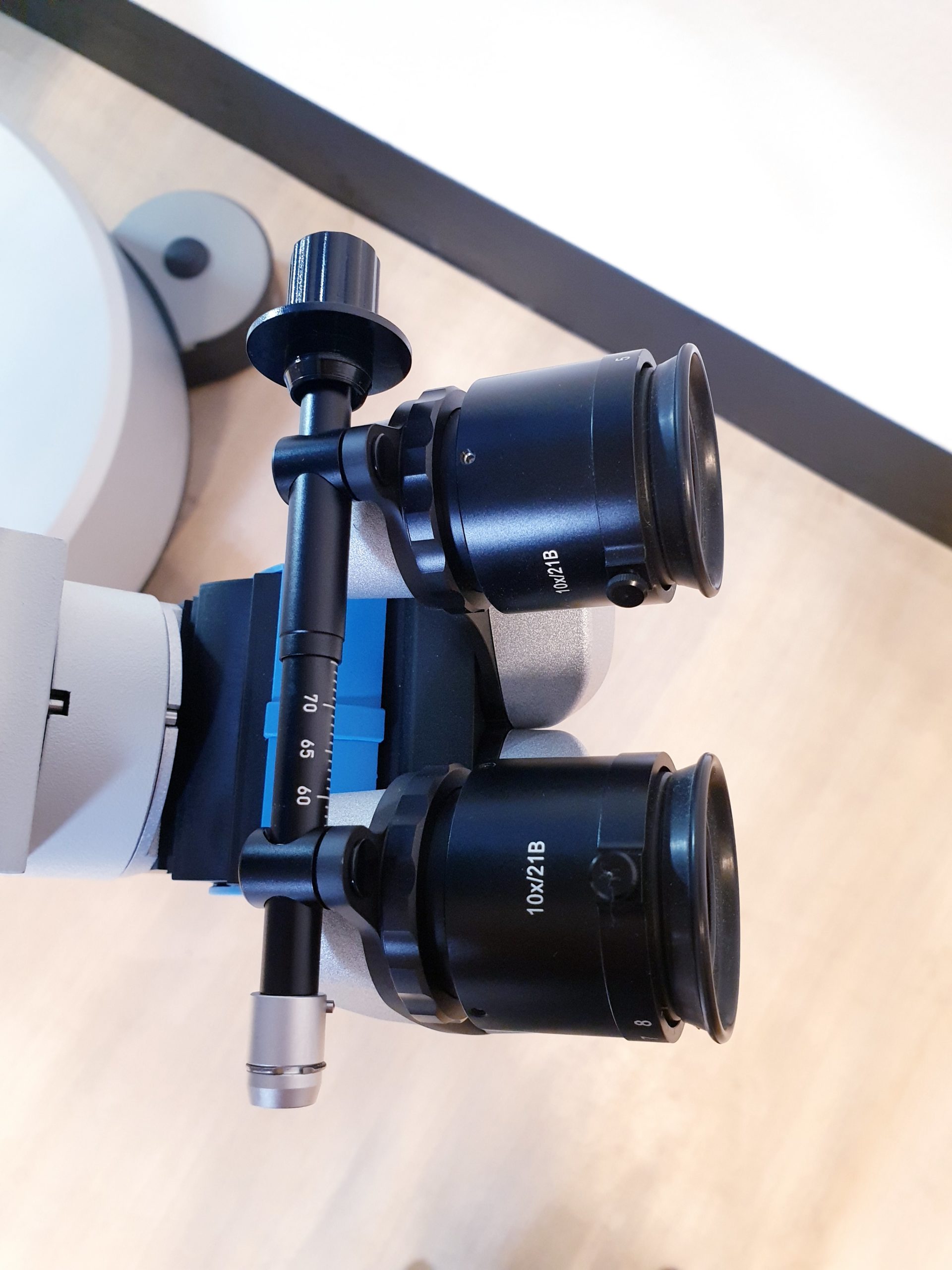 HS Möller Hi-R700 Surgical Microscope DOM2010 thumbnail 6