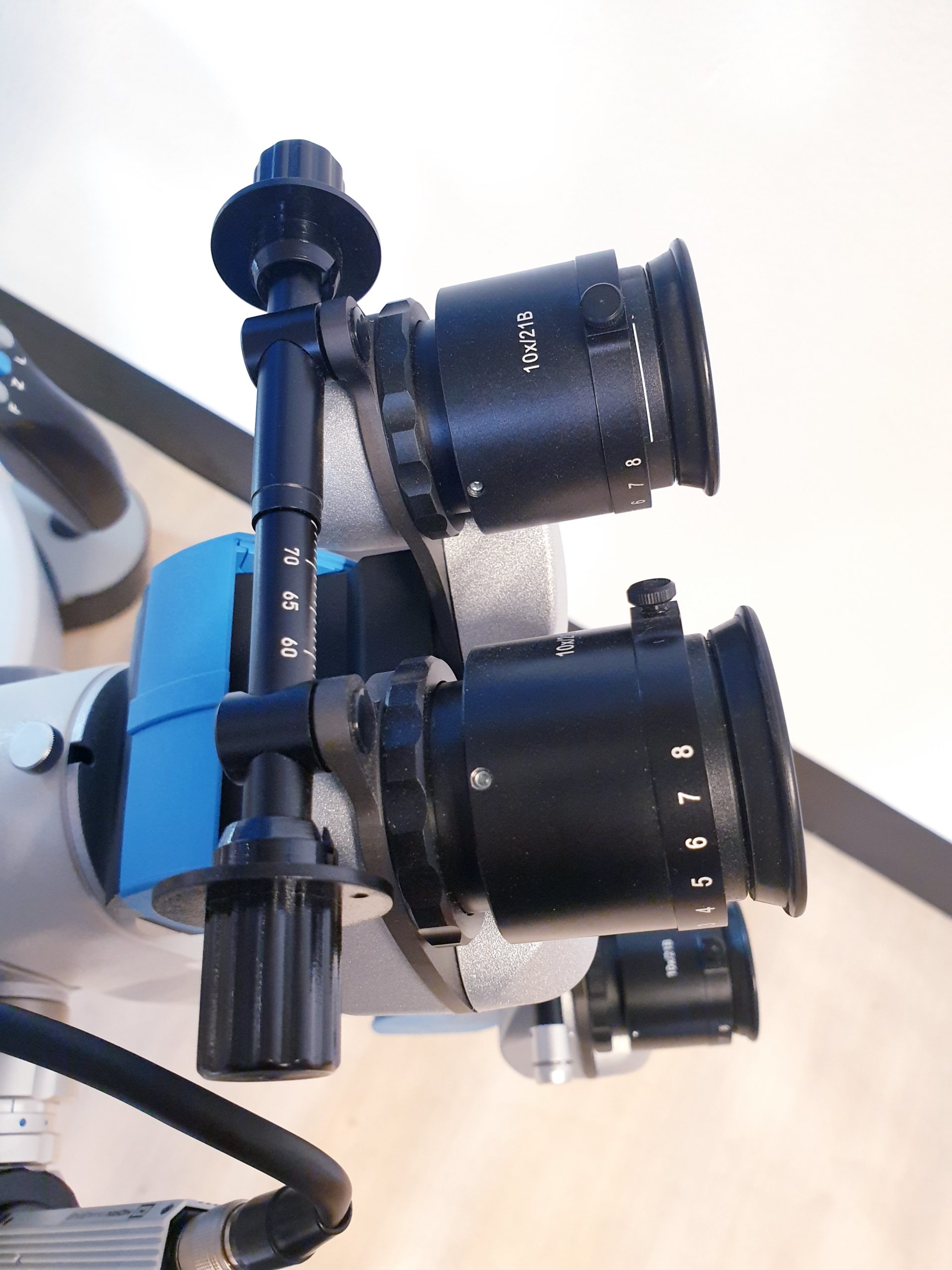 HS Möller Hi-R700 Surgical Microscope DOM2010 thumbnail 7