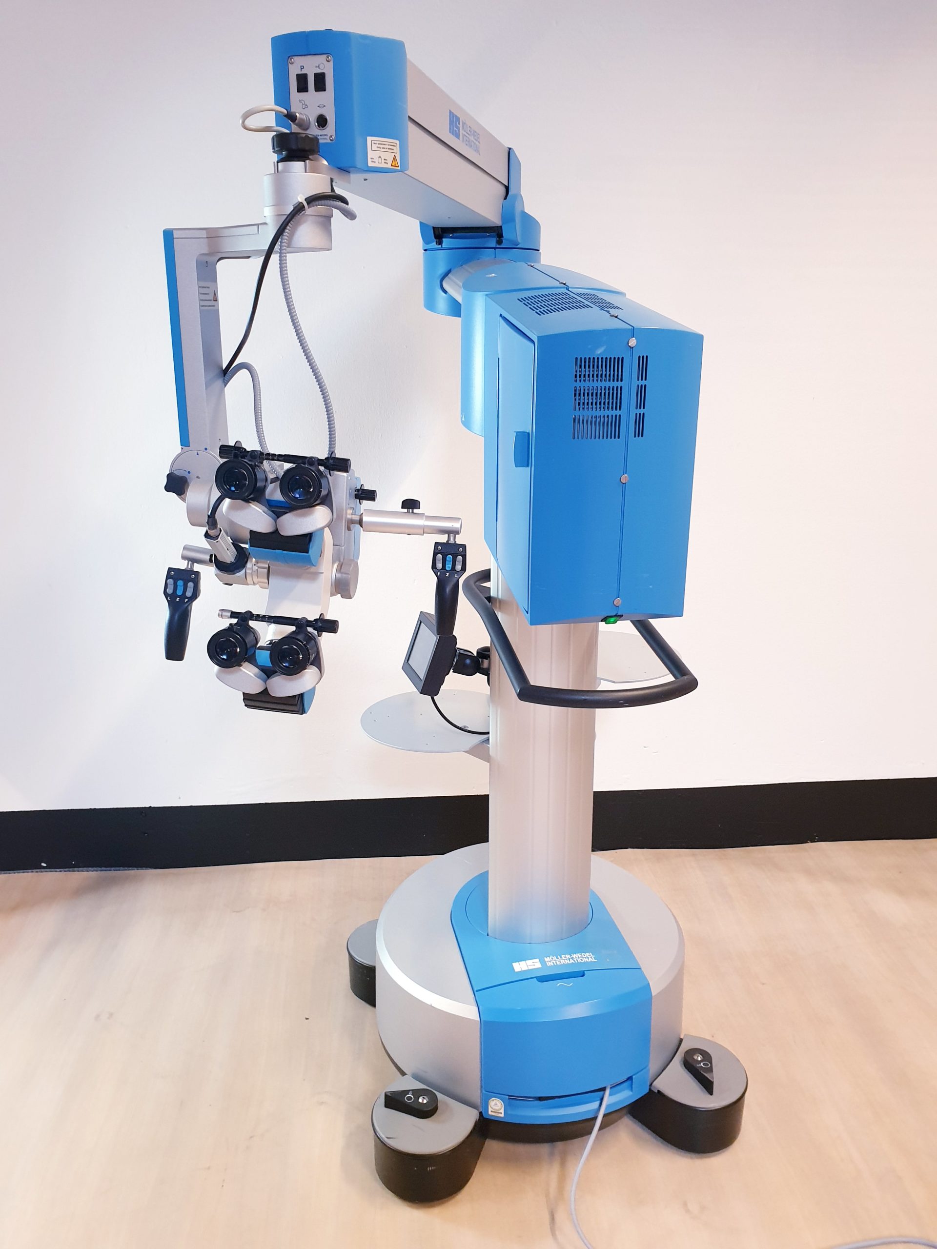 HS Möller Hi-R700 Surgical Microscope DOM2010 thumbnail 8