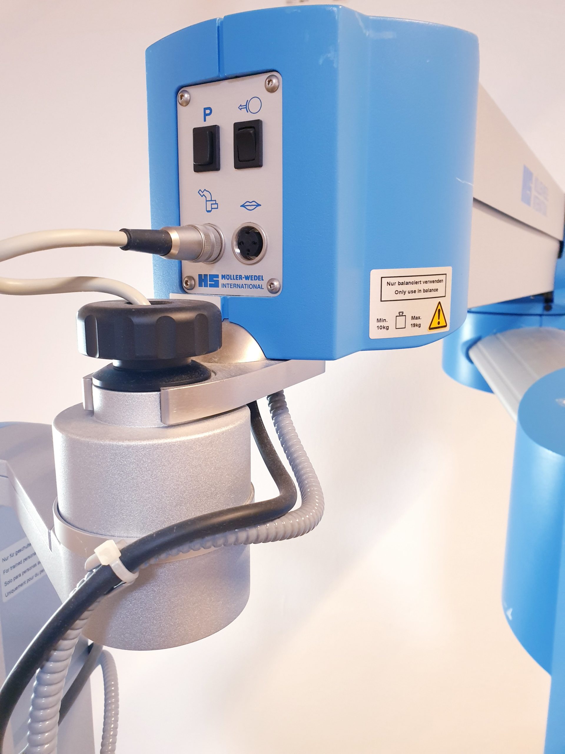 HS Möller Hi-R700 Surgical Microscope DOM2010 thumbnail 11