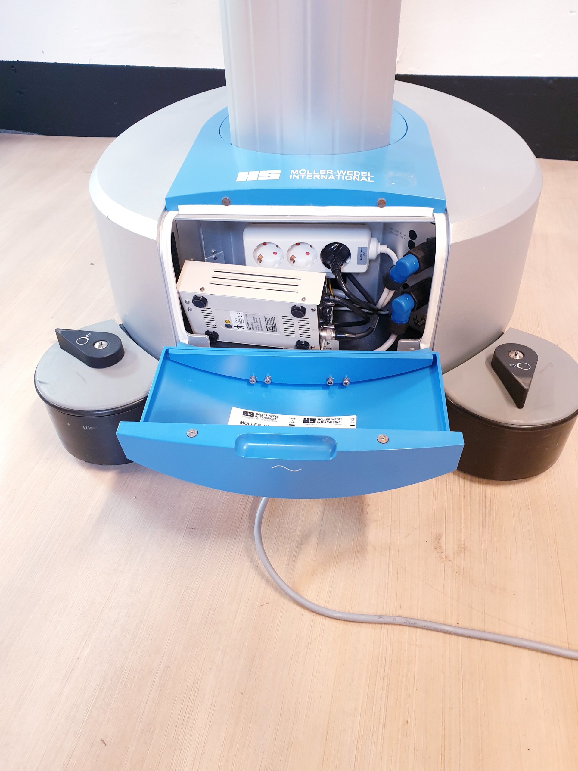 HS Möller Hi-R700 Surgical Microscope DOM2010 thumbnail 12