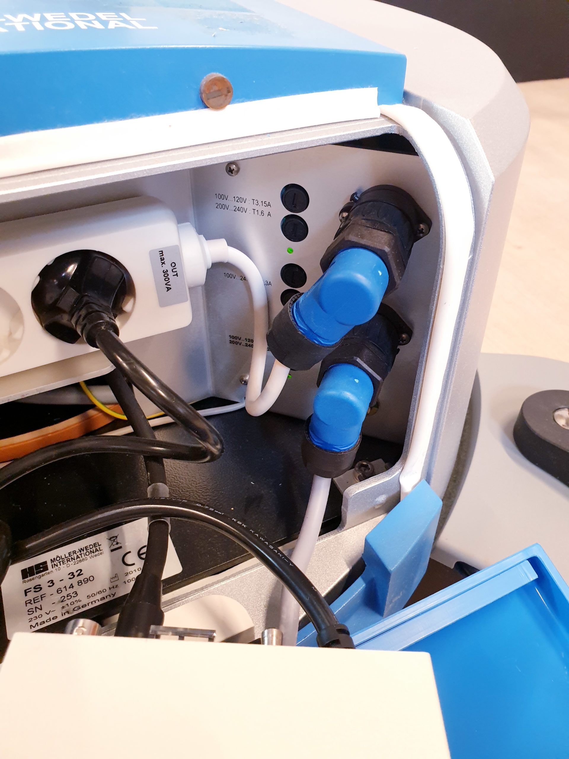 HS Möller Hi-R700 Surgical Microscope DOM2010 thumbnail 13