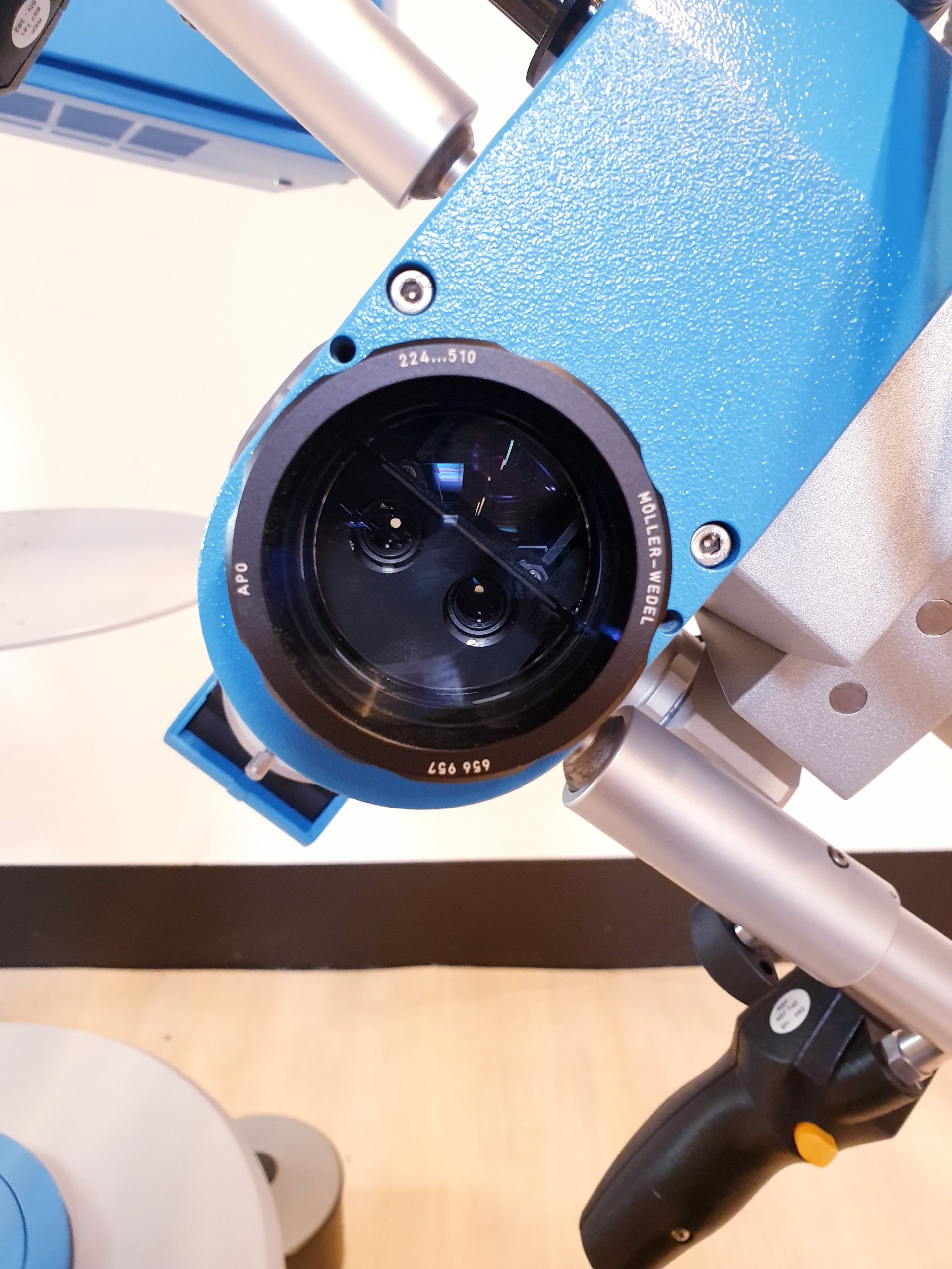 HS Möller Hi-R700 Surgical Microscope DOM2010 thumbnail 15