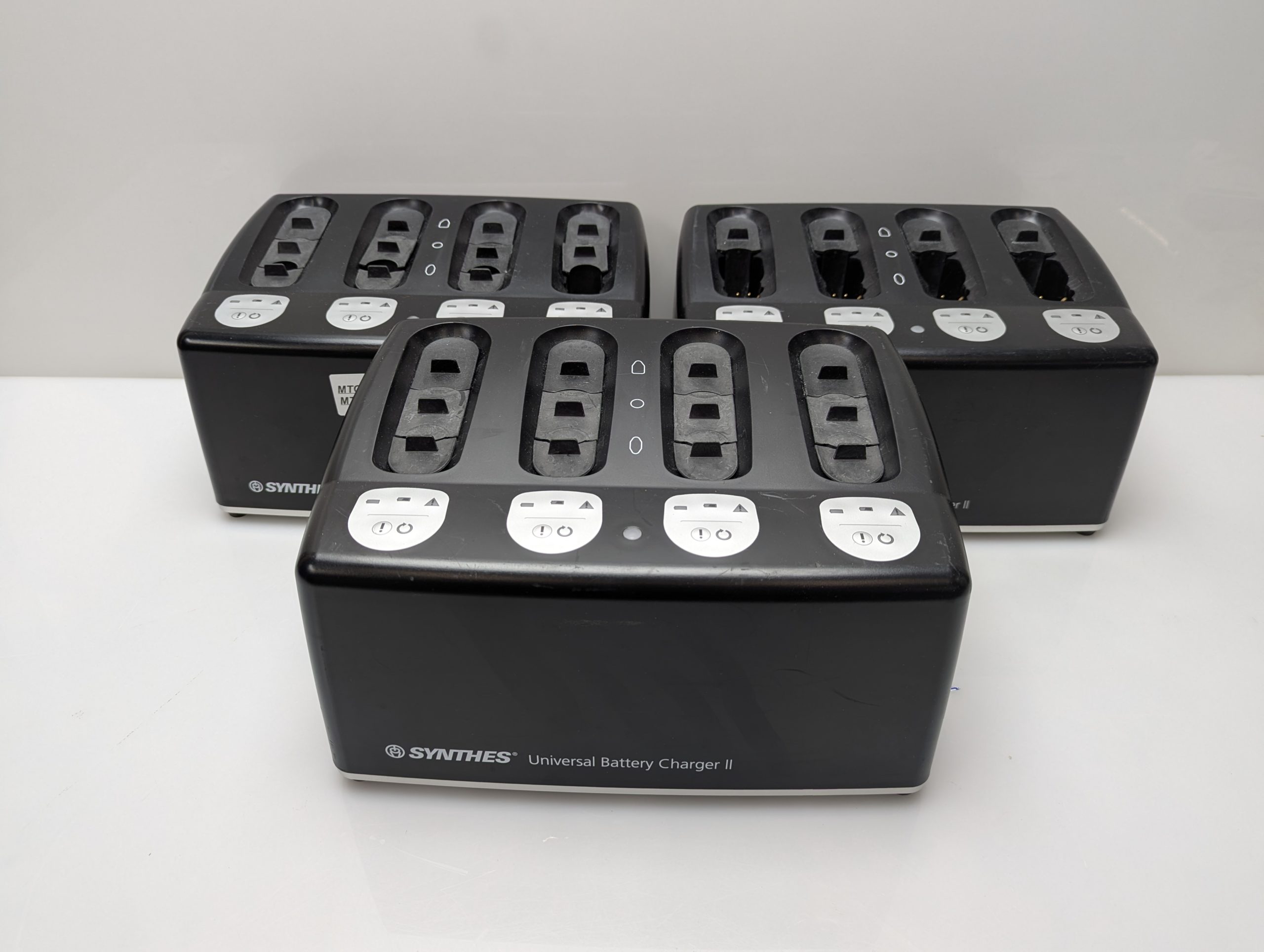 Synthes 05.001.204 Universal Battery Charger II — image 1 of 8