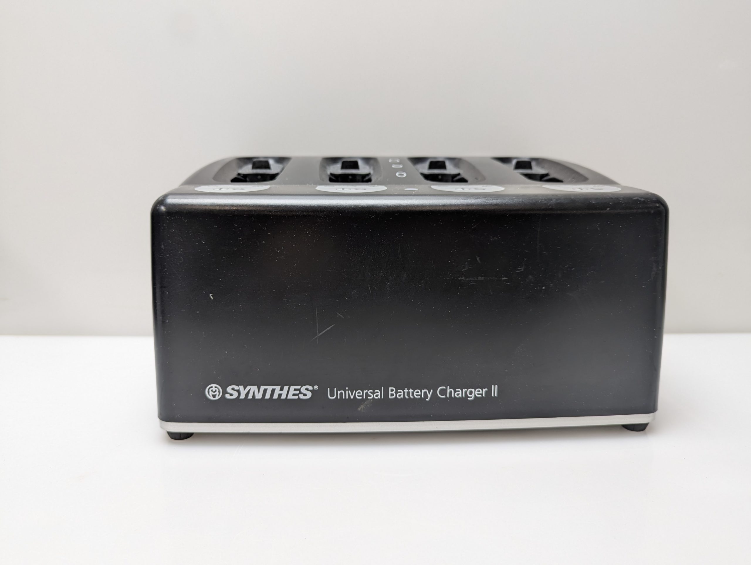 Synthes 05.001.204 Universal Battery Charger II thumbnail 2
