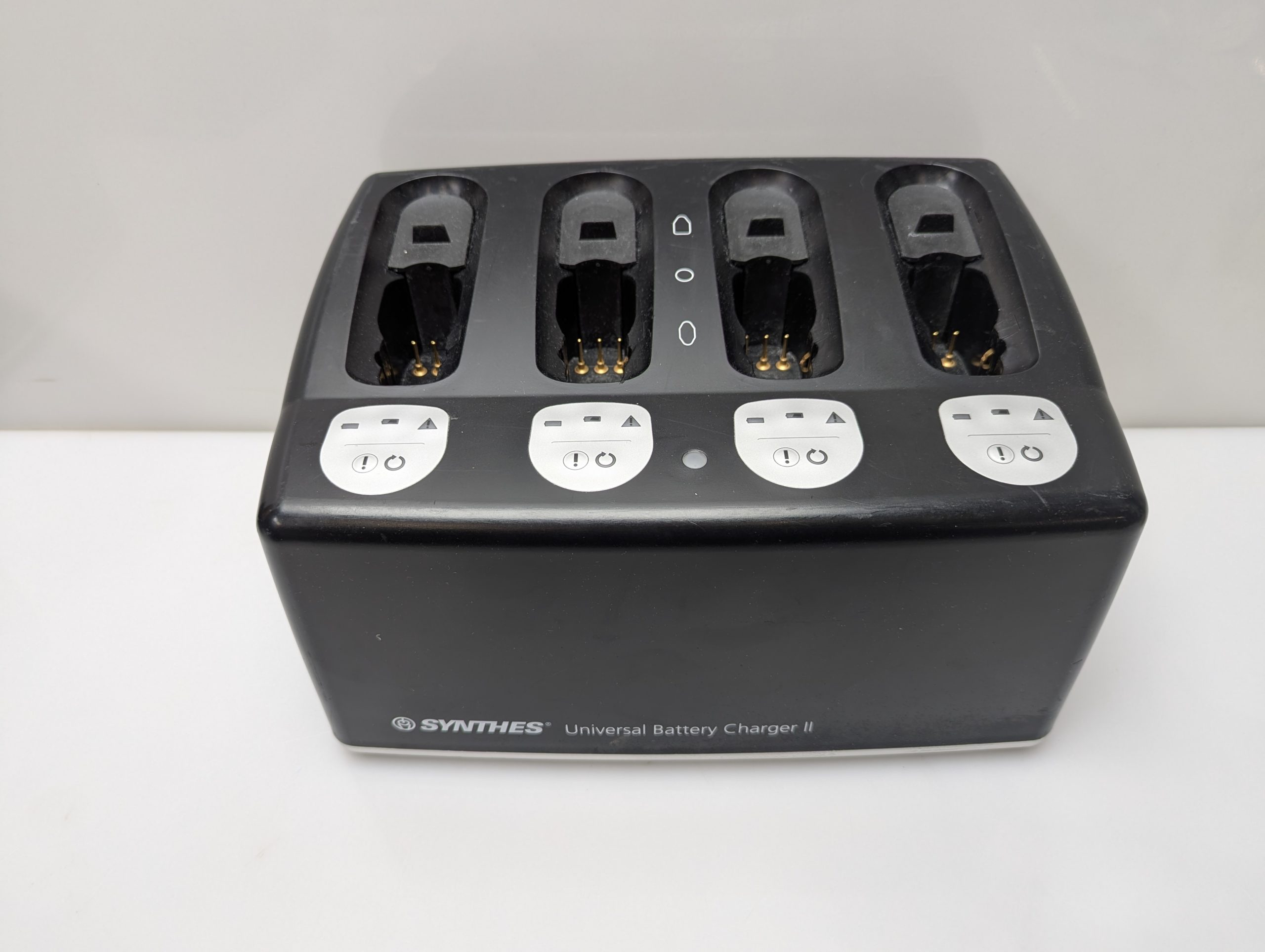 Synthes 05.001.204 Universal Battery Charger II thumbnail 3