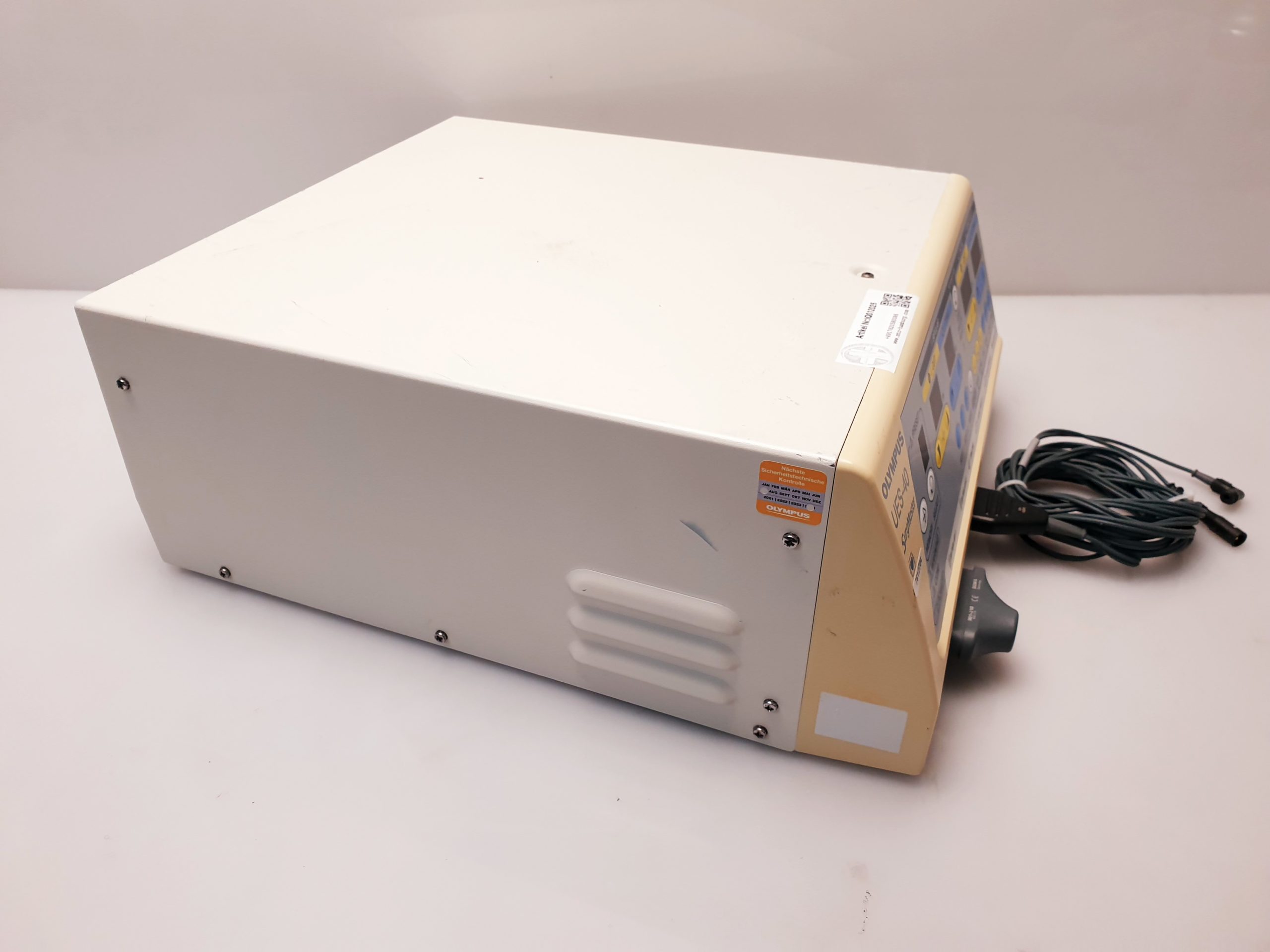 Olympus UES-40 SurgMaster Electrosurgical Unit – Bipolar Monopolar mit Fußpedal thumbnail 6