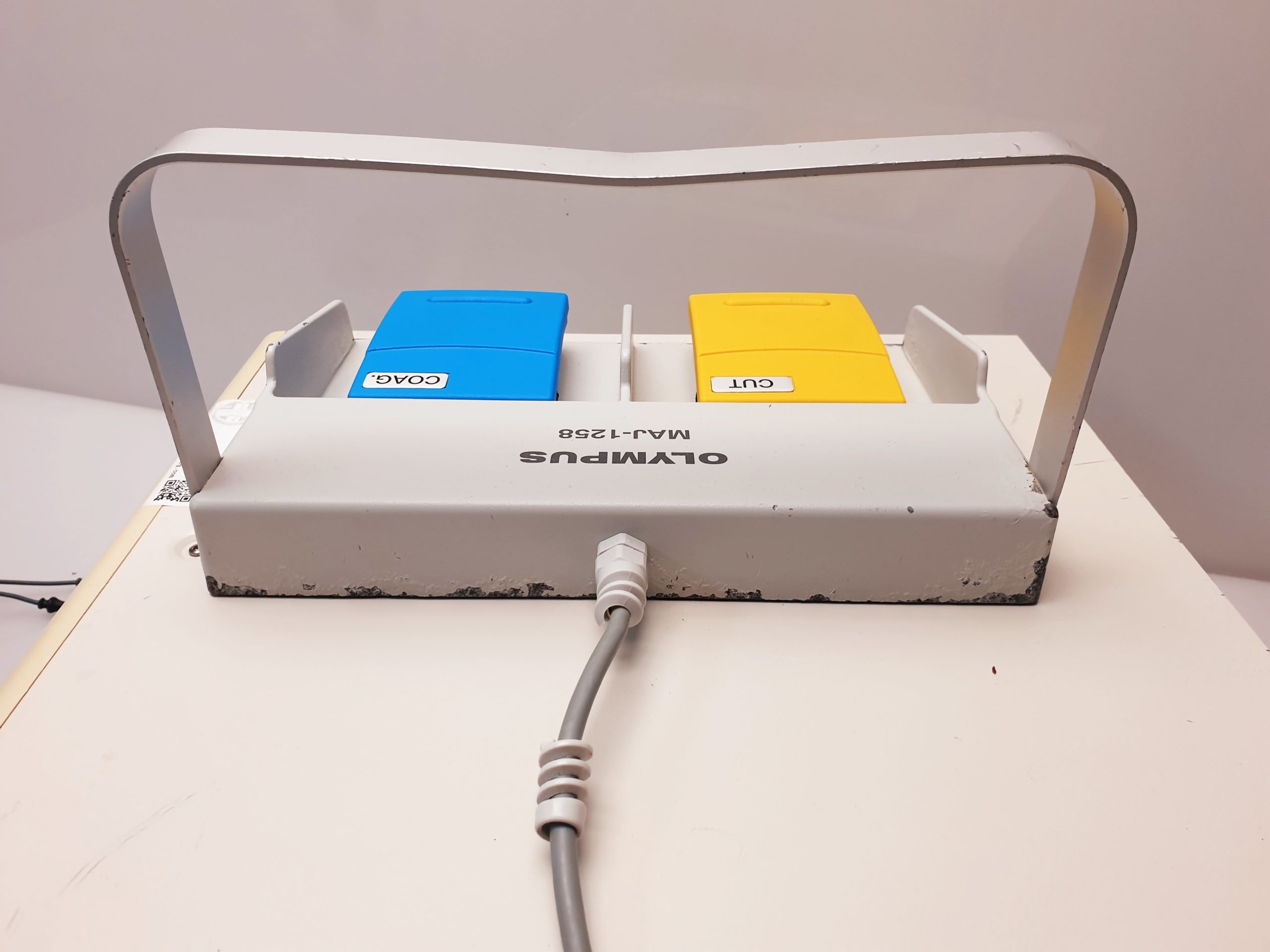 Olympus UES-40 SurgMaster Electrosurgical Unit – Bipolar Monopolar mit Fußpedal thumbnail 10