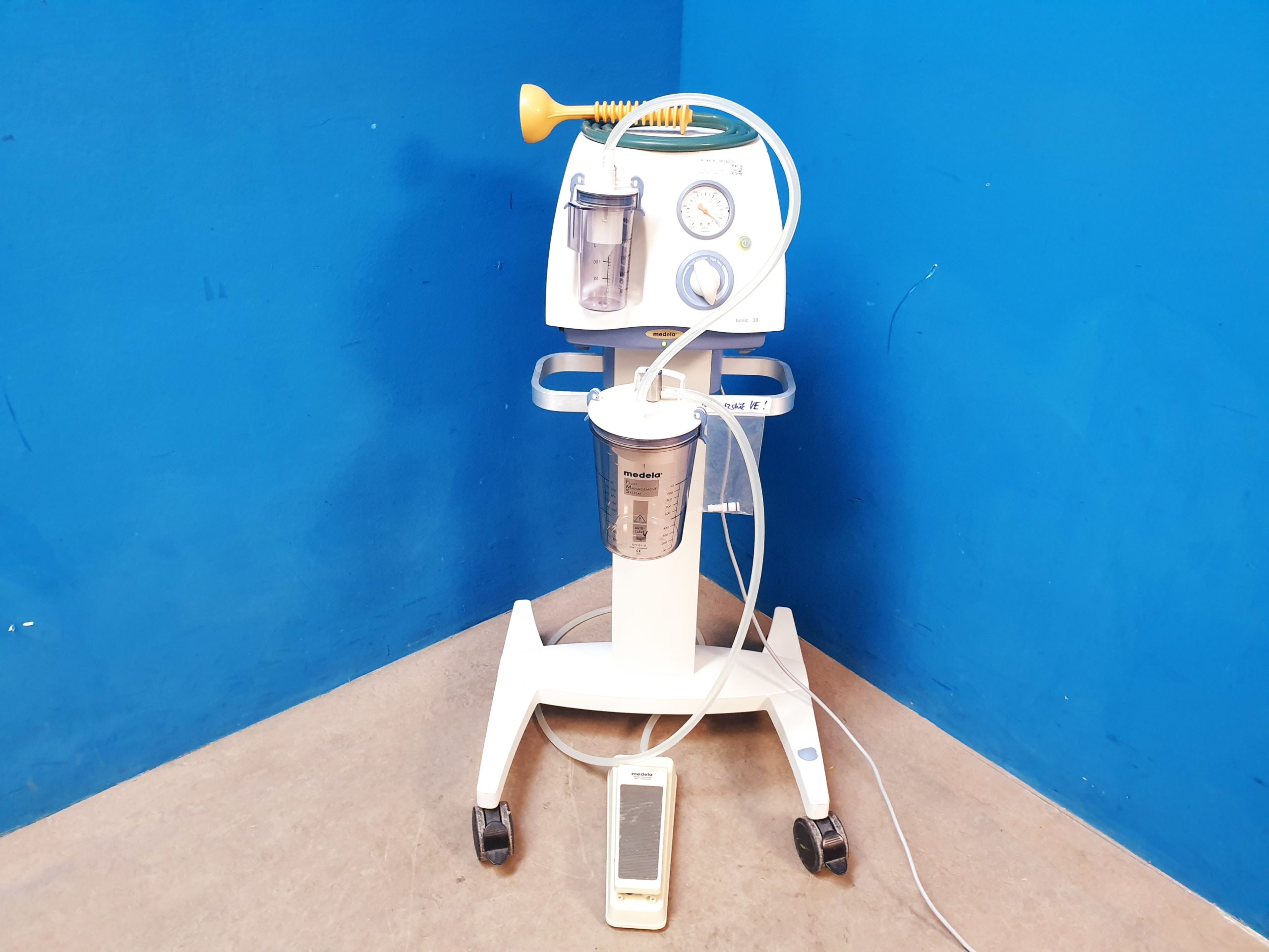 Medela Basic 30 Surgical Aspirator Fahrbar mit Gestell thumbnail 3