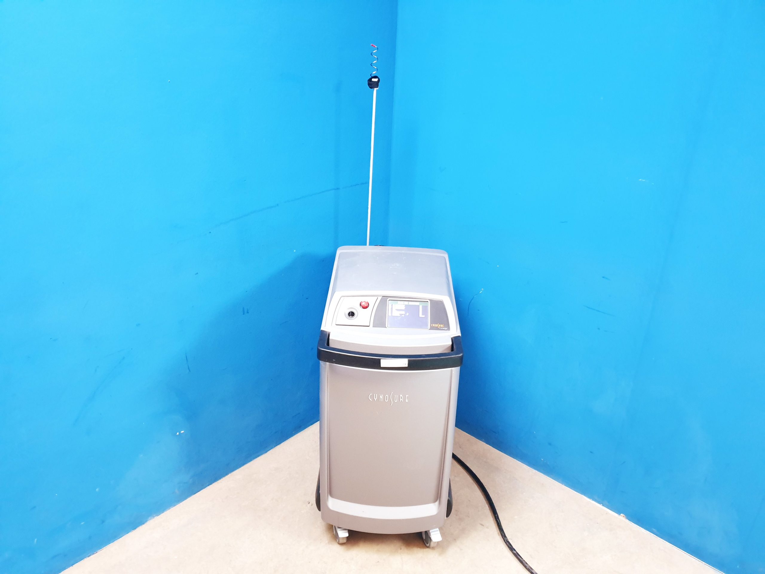 Cynosure Cynergy Laser System mit Zubehör — image 1 of 24