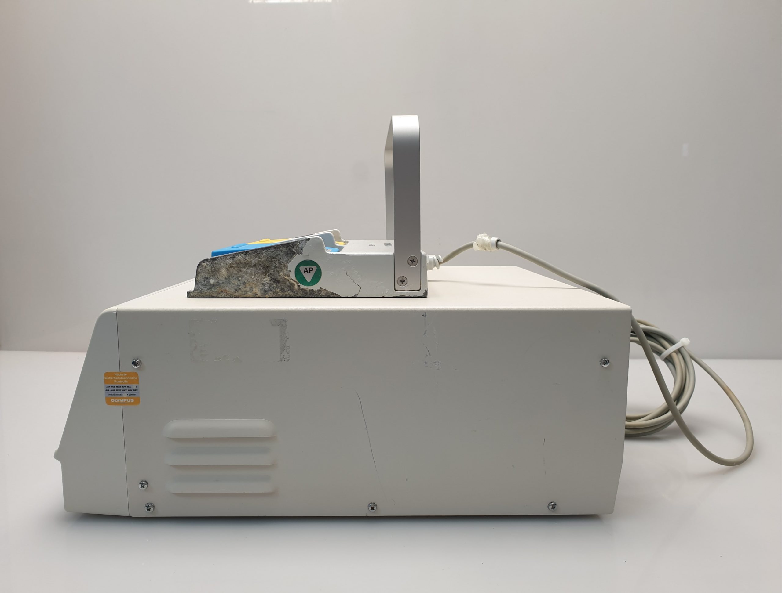 Olympus UES-40 – UES40 UES 40 SurgMaster Electrosurgical Unit – Bipolar Monopolar mit Fußpedal thumbnail 2