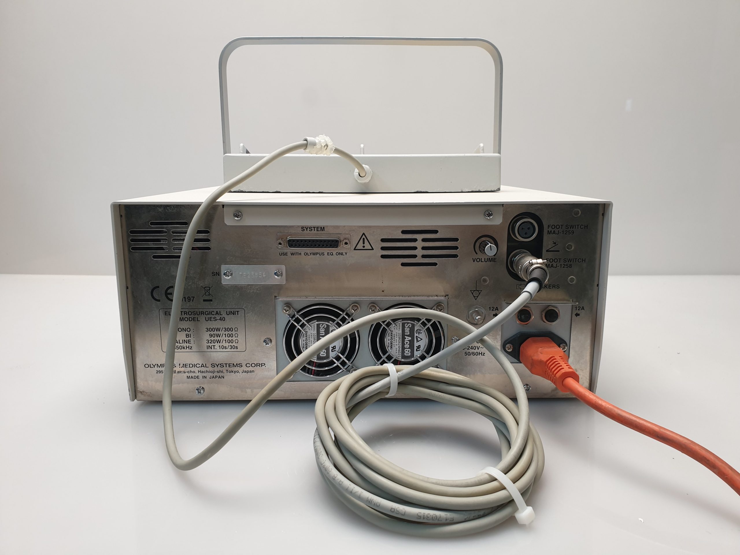 Olympus UES-40 – UES40 UES 40 SurgMaster Electrosurgical Unit – Bipolar Monopolar mit Fußpedal thumbnail 3