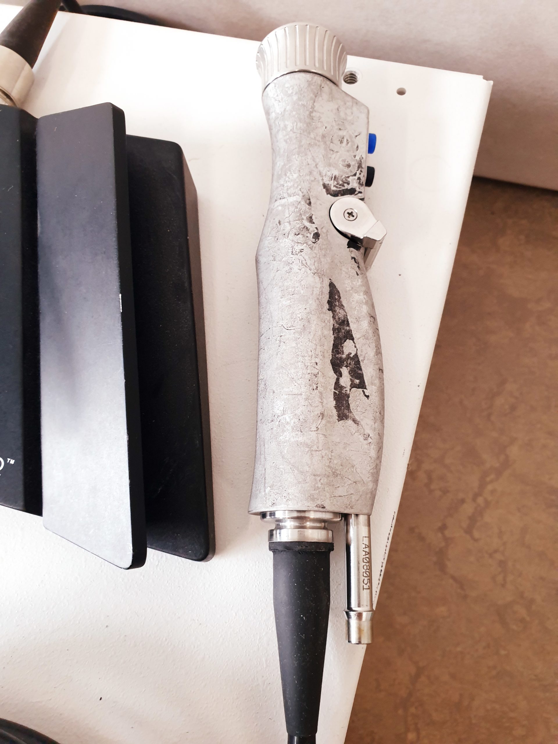 ConMed Linvatec D4000a Arthroscopic Resection System mit 02 x Handstücke und 1 x Fußschalter DOM 2014 thumbnail 2