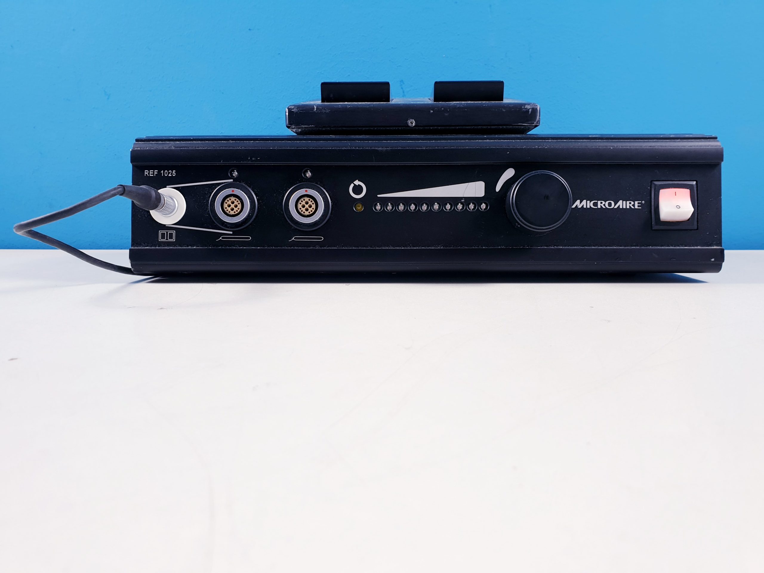 MicroAire 1025 Surgical Power Electric Console Konsole mit Fußpedal — image 1 of 5