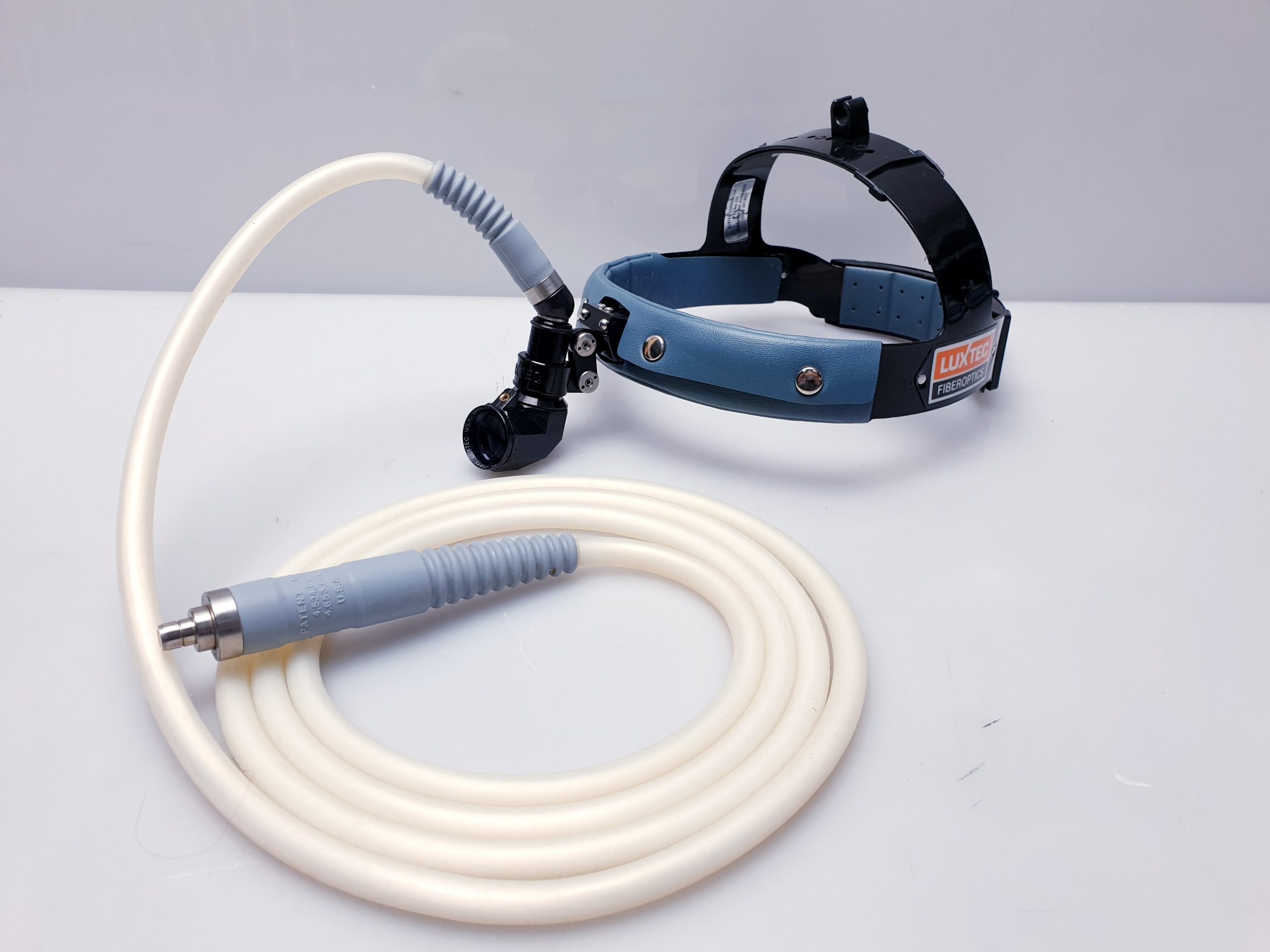 Luxtec Integra Ultralite Surgical Headlight w Light Kabel 4.534.617 — image 1 of 8