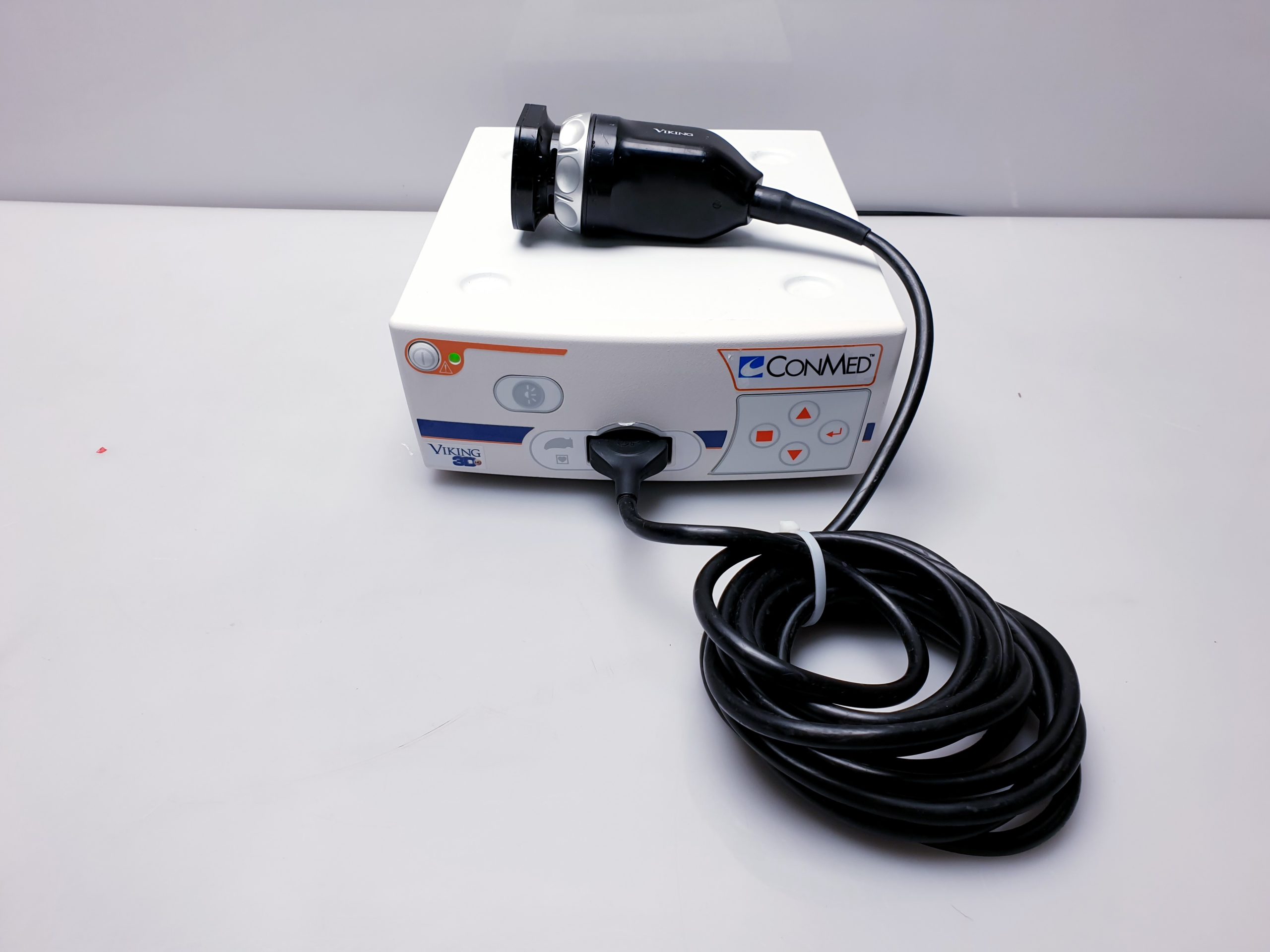 Conmed Viking 3D HD System 8050-2+8170-12+8170-6+3D 30 Grad 8191-14 +Adapter — image 1 of 31
