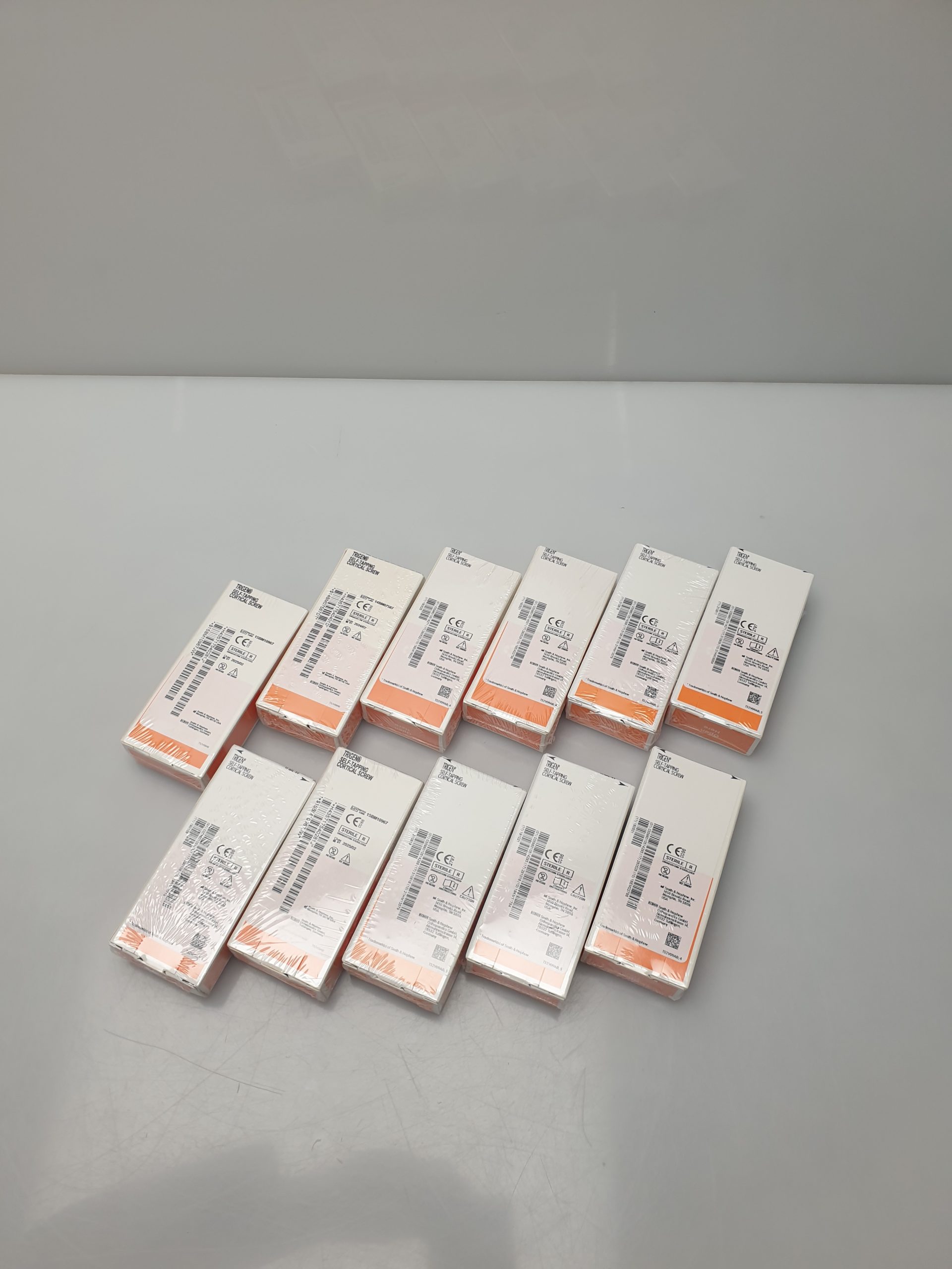 Smith & Nephew 15BM10967 Cortical screw Schraube 4,0 mm diameter 28 mm length REF 71754028 — image 1 of 7