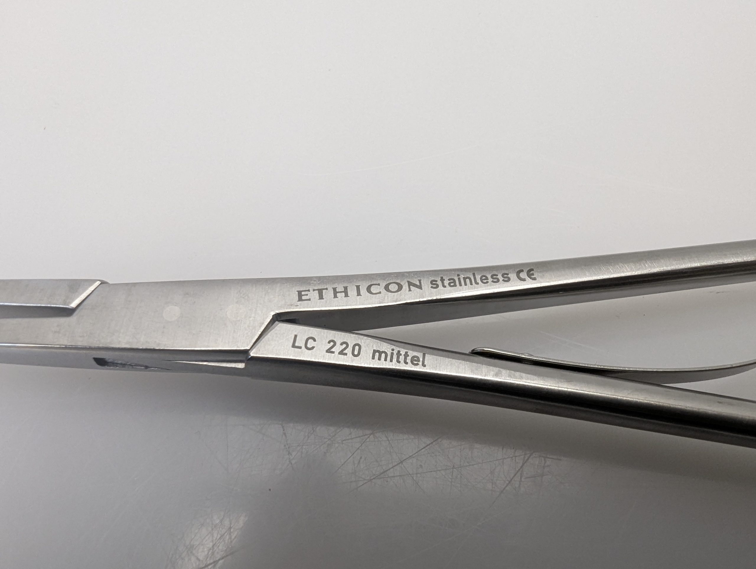 Ethicon LC 220 LC220 Mittel 0741584 Arterienhalter thumbnail 3