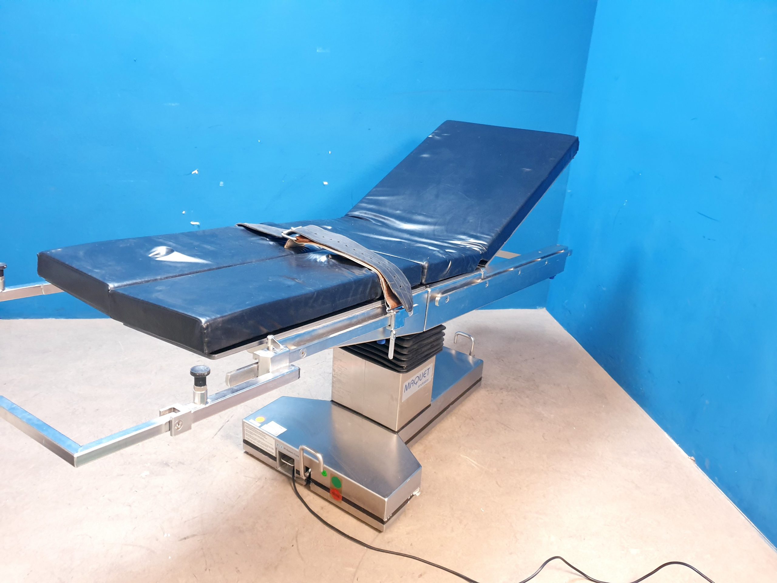 Maquet 1533.01A0 Op Tisch – Elektrisch Fahrbar-Defekt — image 1 of 17