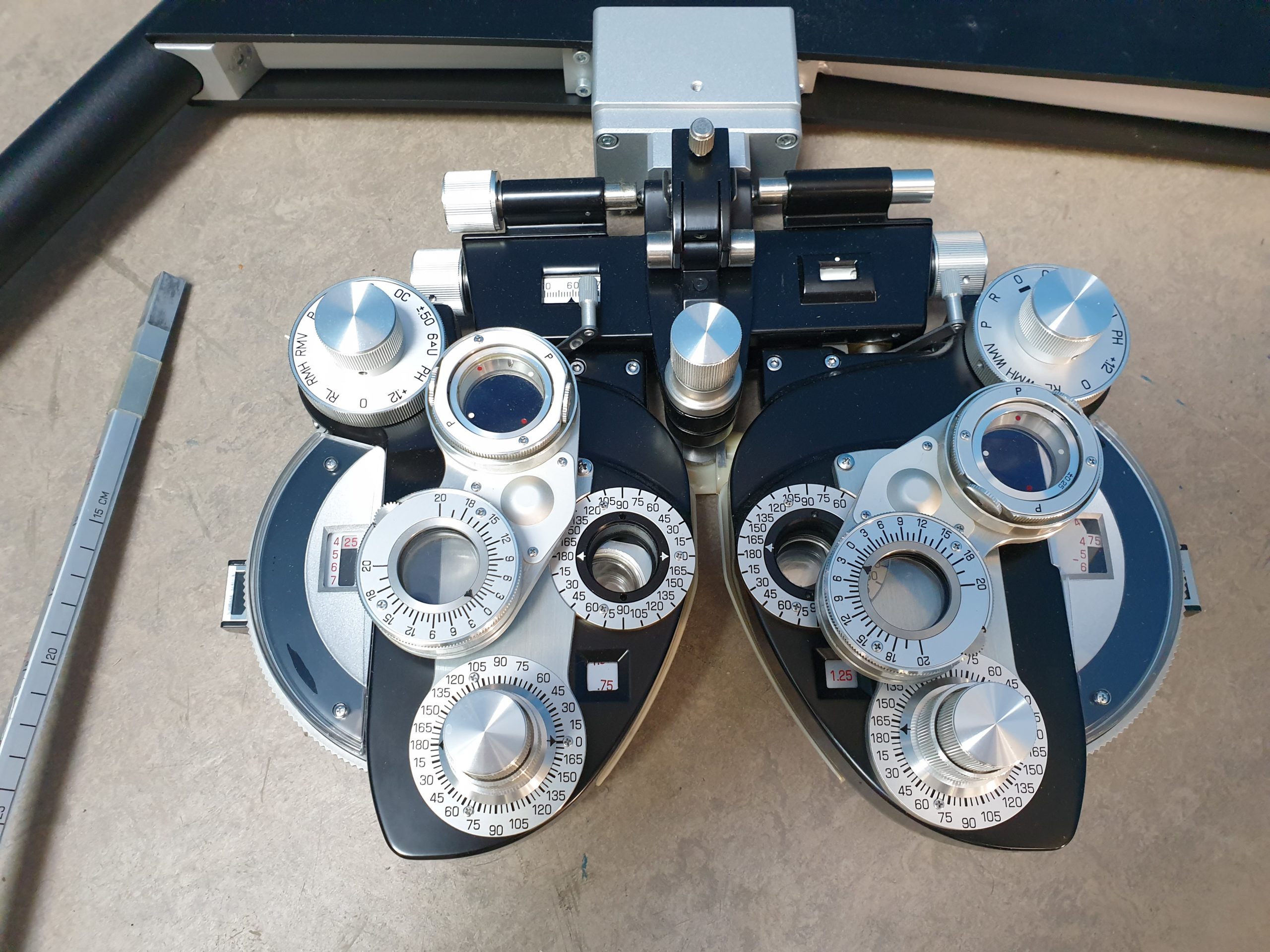 Inami Phoropter mit Tragearm — image 1 of 11