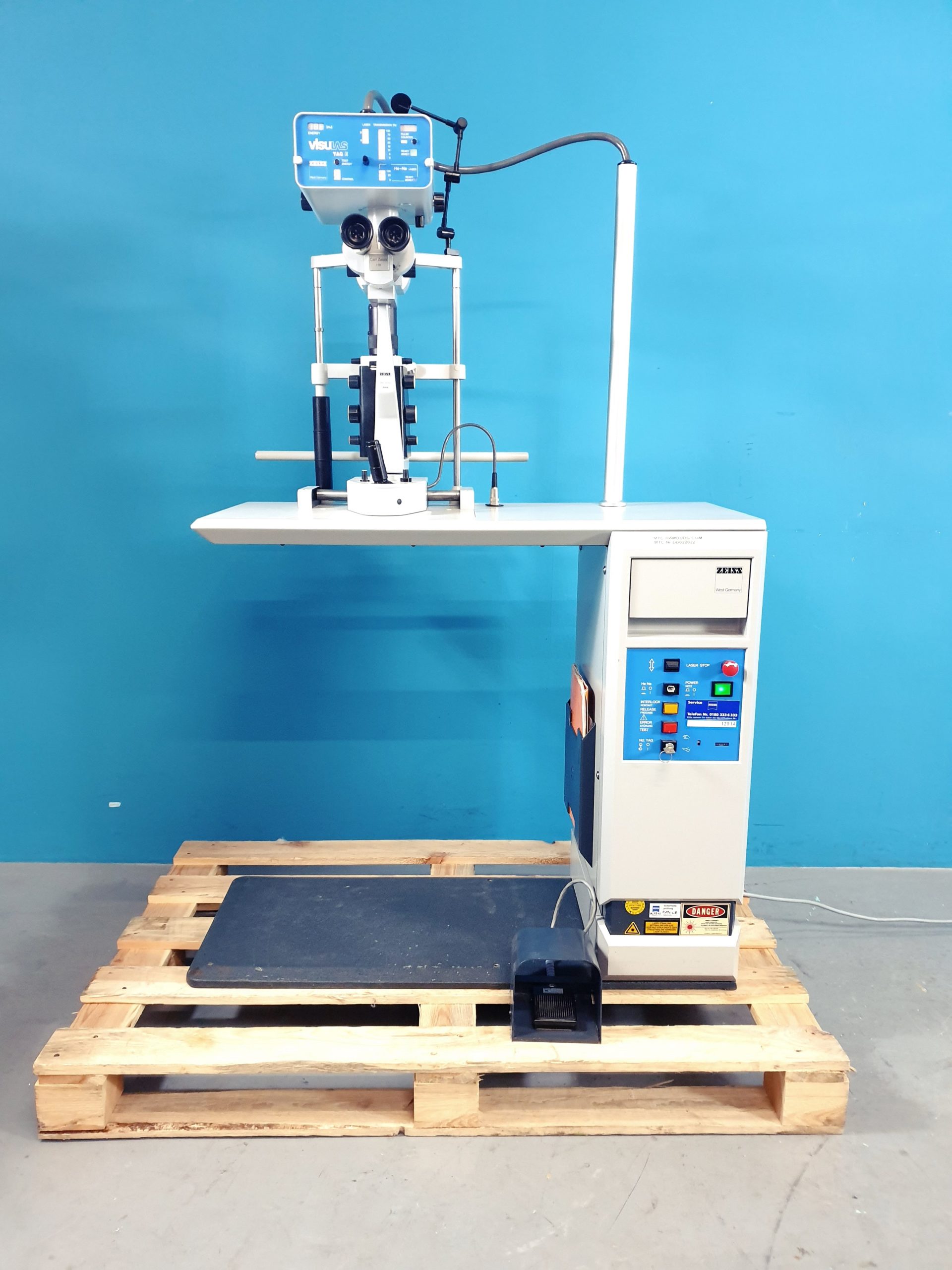 Carl Zeiss Laser VisuLas YAG- E + F125 Spaltlampe — image 1 of 11