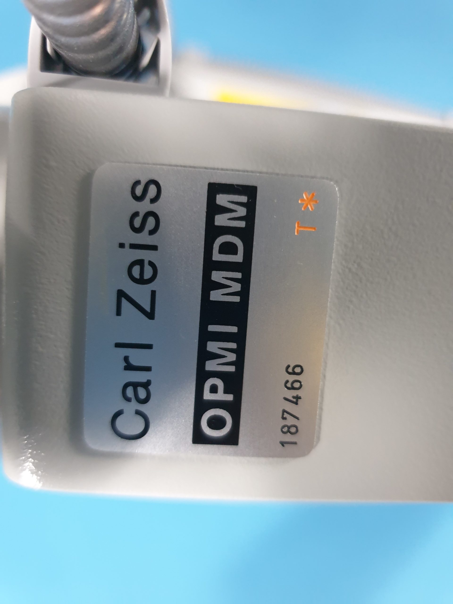 Carl Zeiss OPMI MDM OP-Mikroskop auf S21 fahrbarem Stativ thumbnail 2