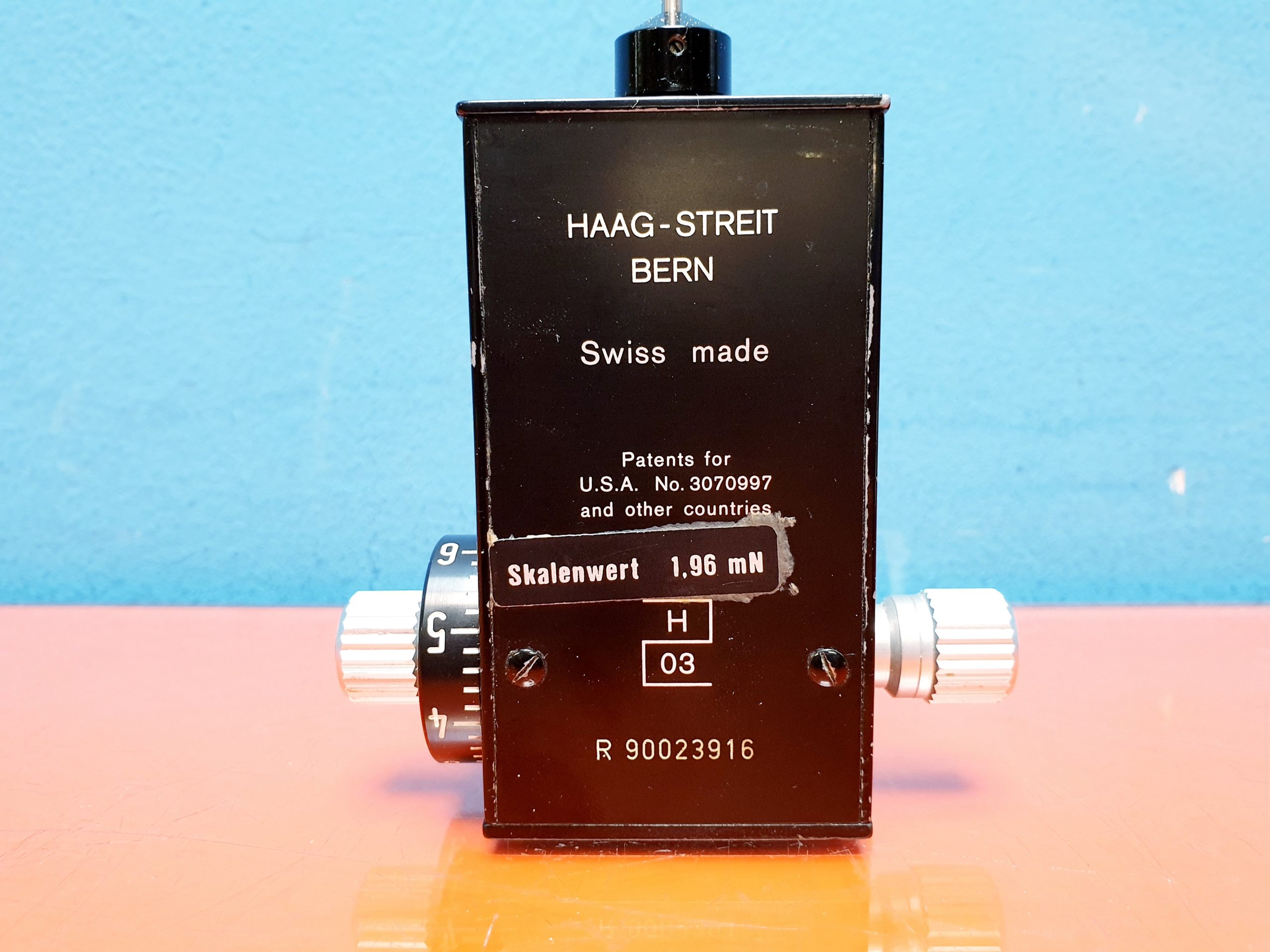 Haag Streit R900 – R 900 – 1,96 mN Tonometer Applanations Tonometer — image 1 of 3