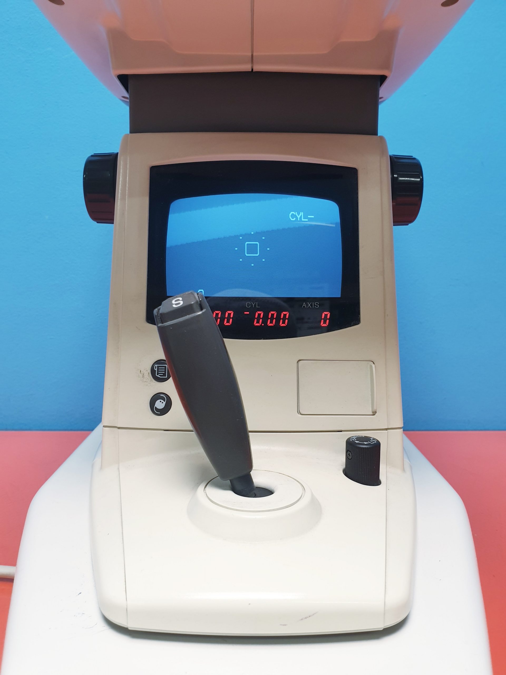 Nidek AR 600 // AR-600 Autorefraktometer // Autorefraktometer — image 1 of 3
