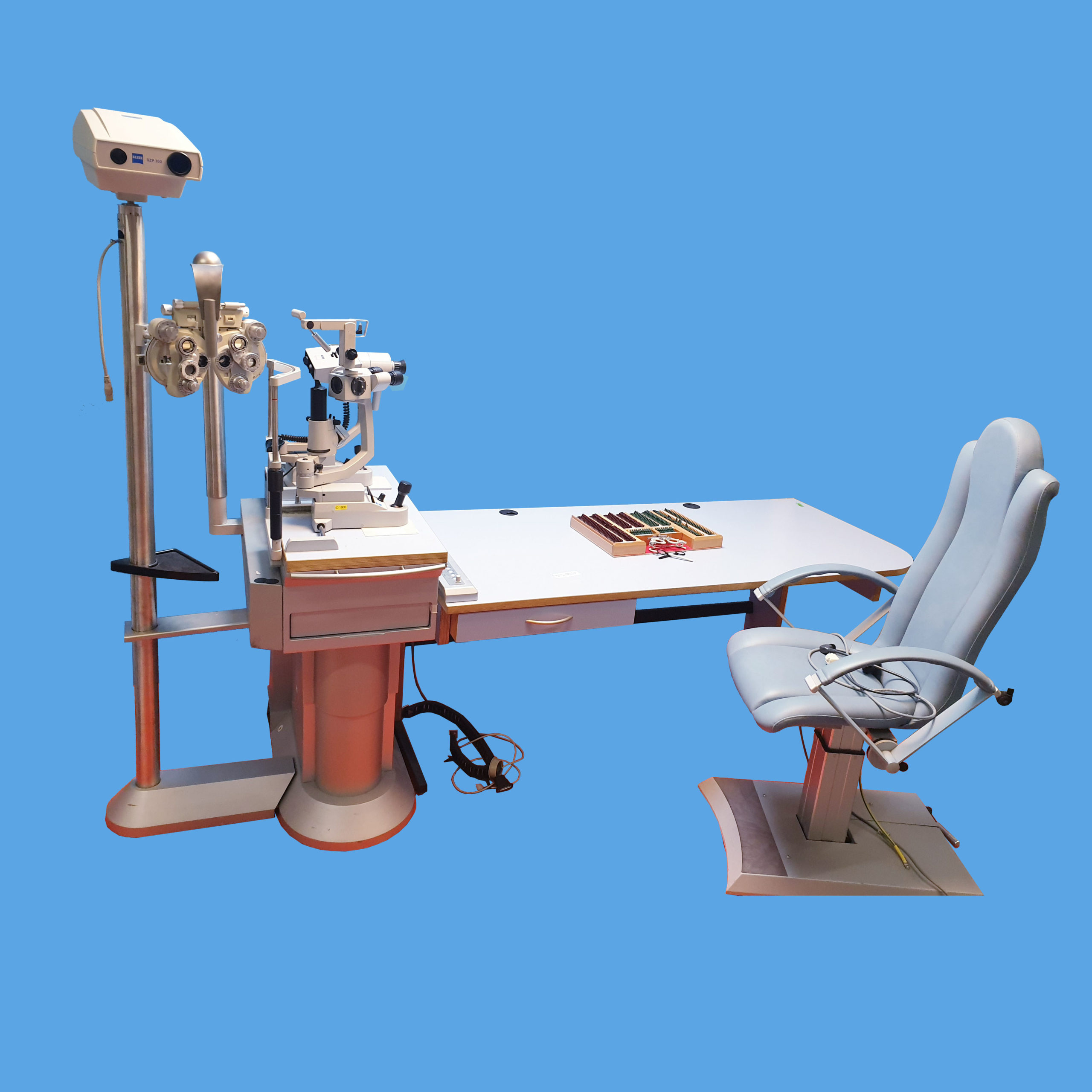 WAGNER & GRUDER MIKROLA Untersuchungseinheit mit ZEISS SZP 350 Projector, ZEISS SL 120 Spaltlampe und CL 110 Ophthalmometer, …. — image 1 of 11
