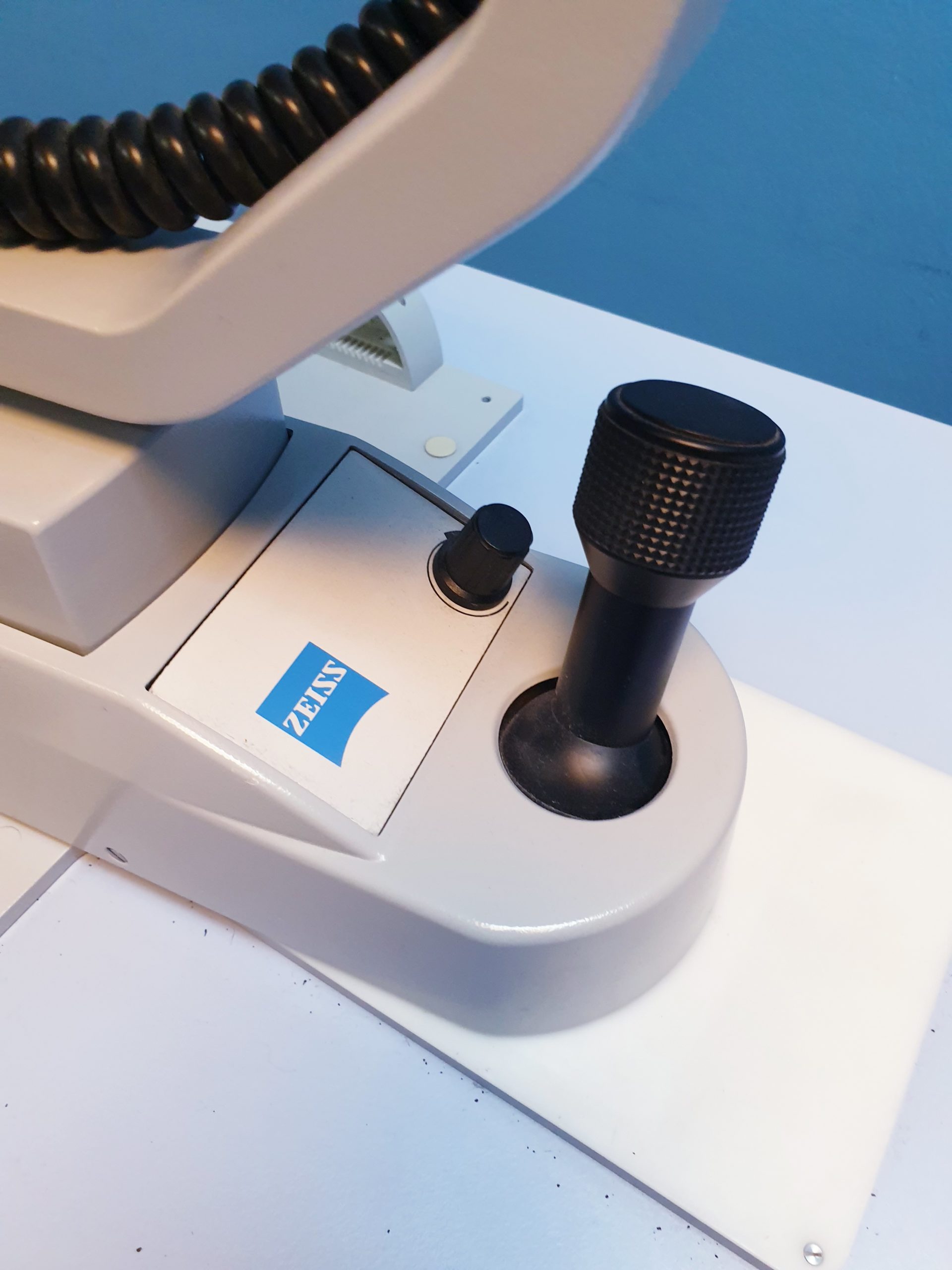 WAGNER & GRUDER MIKROLA Untersuchungseinheit mit ZEISS SZP 350 Projector, ZEISS SL 120 Spaltlampe und CL 110 Ophthalmometer, …. thumbnail 10