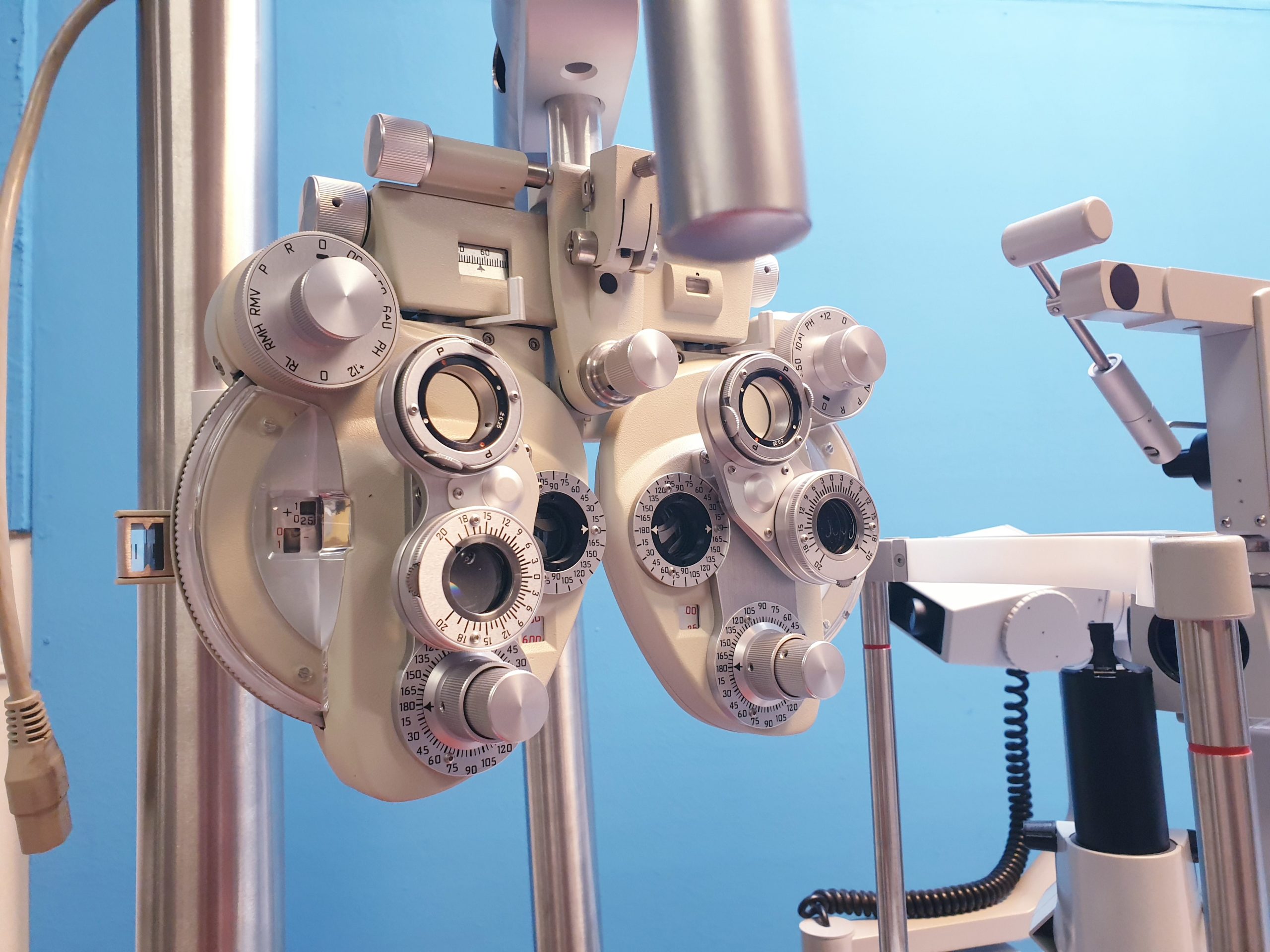 WAGNER & GRUDER MIKROLA Untersuchungseinheit mit ZEISS SZP 350 Projector, ZEISS SL 120 Spaltlampe und CL 110 Ophthalmometer, …. thumbnail 11