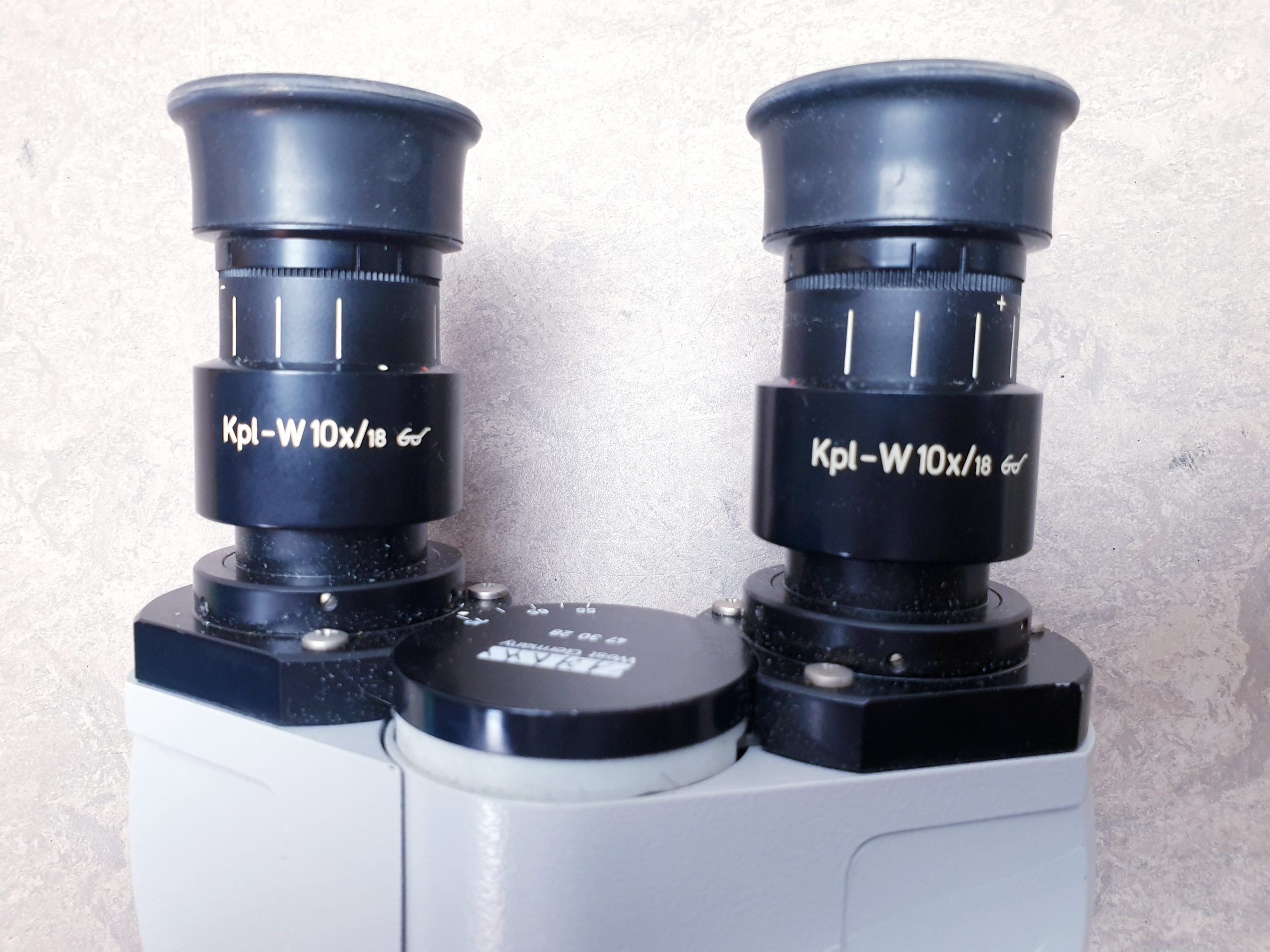 Zeiss 473028 + 46 40 43 – 9902 4Oculare Beobachter Kpl-W10X 18 thumbnail 12