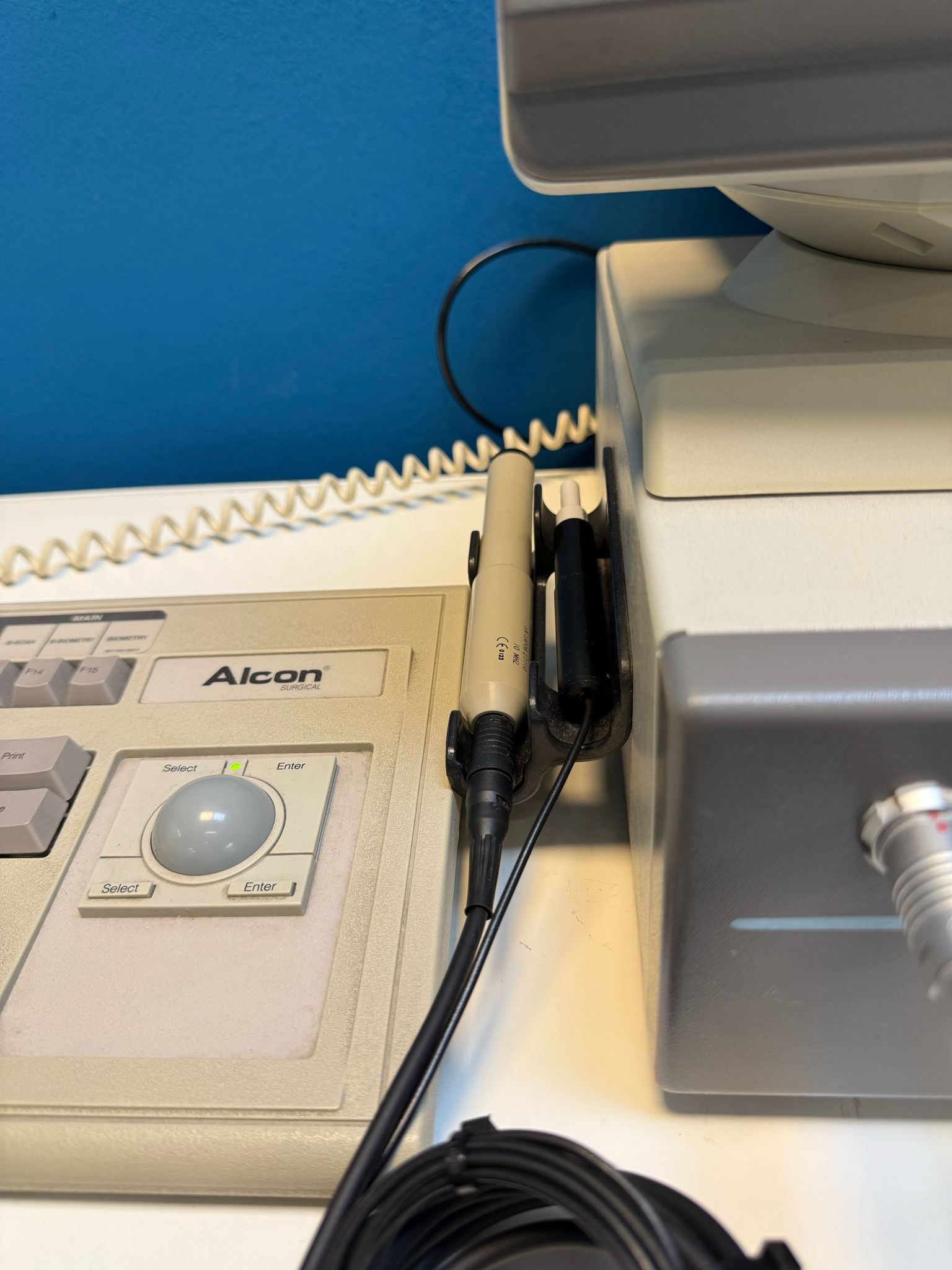 Alcon Ultrascan B-Scan und Biometer thumbnail 3