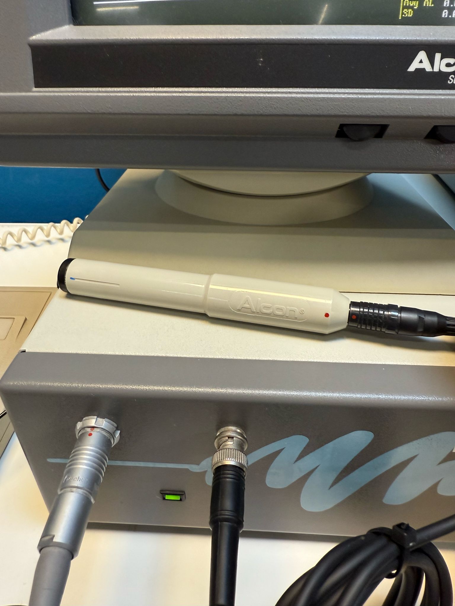 Alcon Ultrascan B-Scan und Biometer thumbnail 5