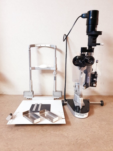 Haag Streit 900 Spaltlampe + AT 900 Tonometer — image 1 of 7
