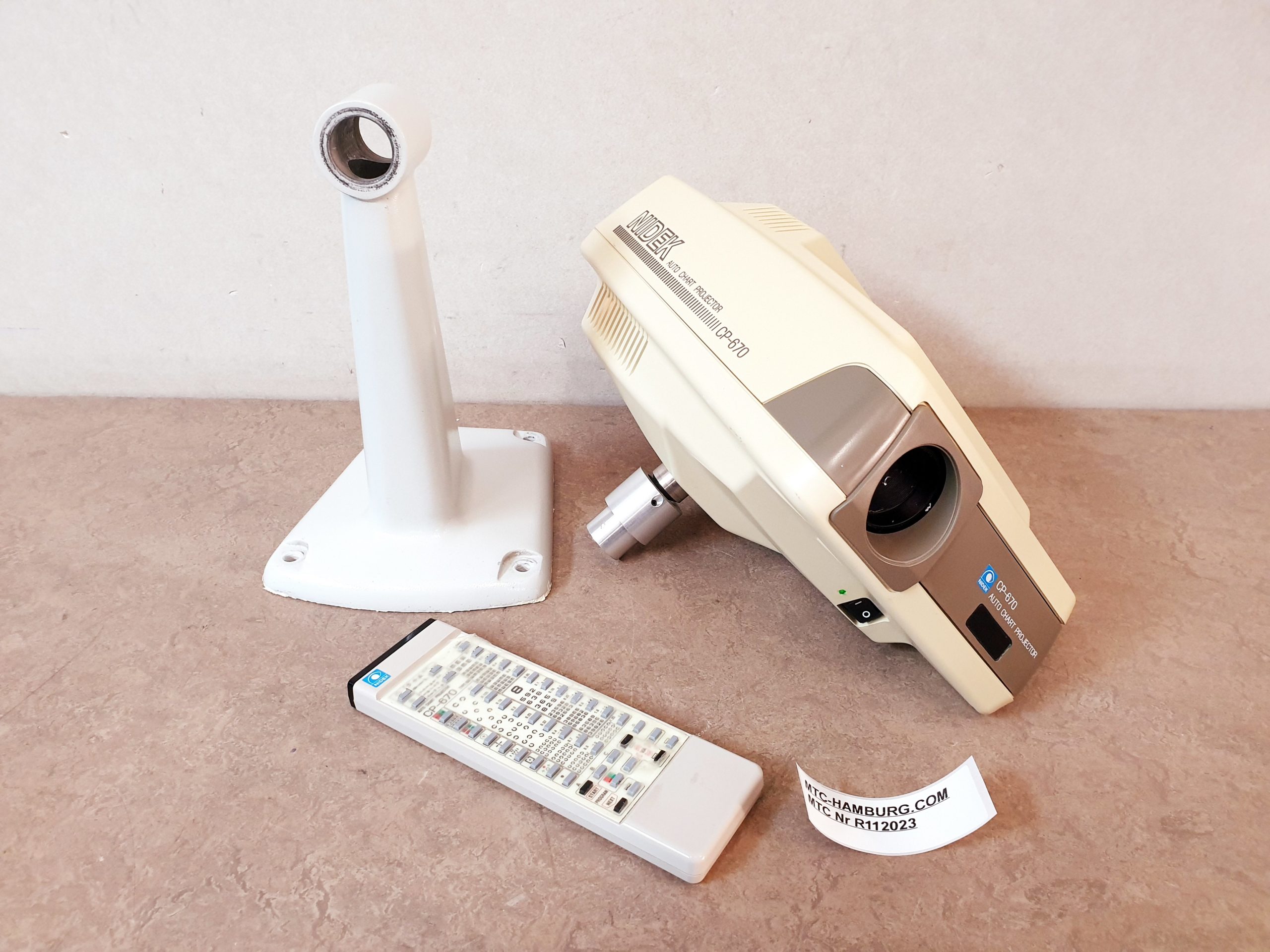 Nidek CP-670 CP 670 Chart Projektor Auto mit Fernbedienung — image 1 of 10