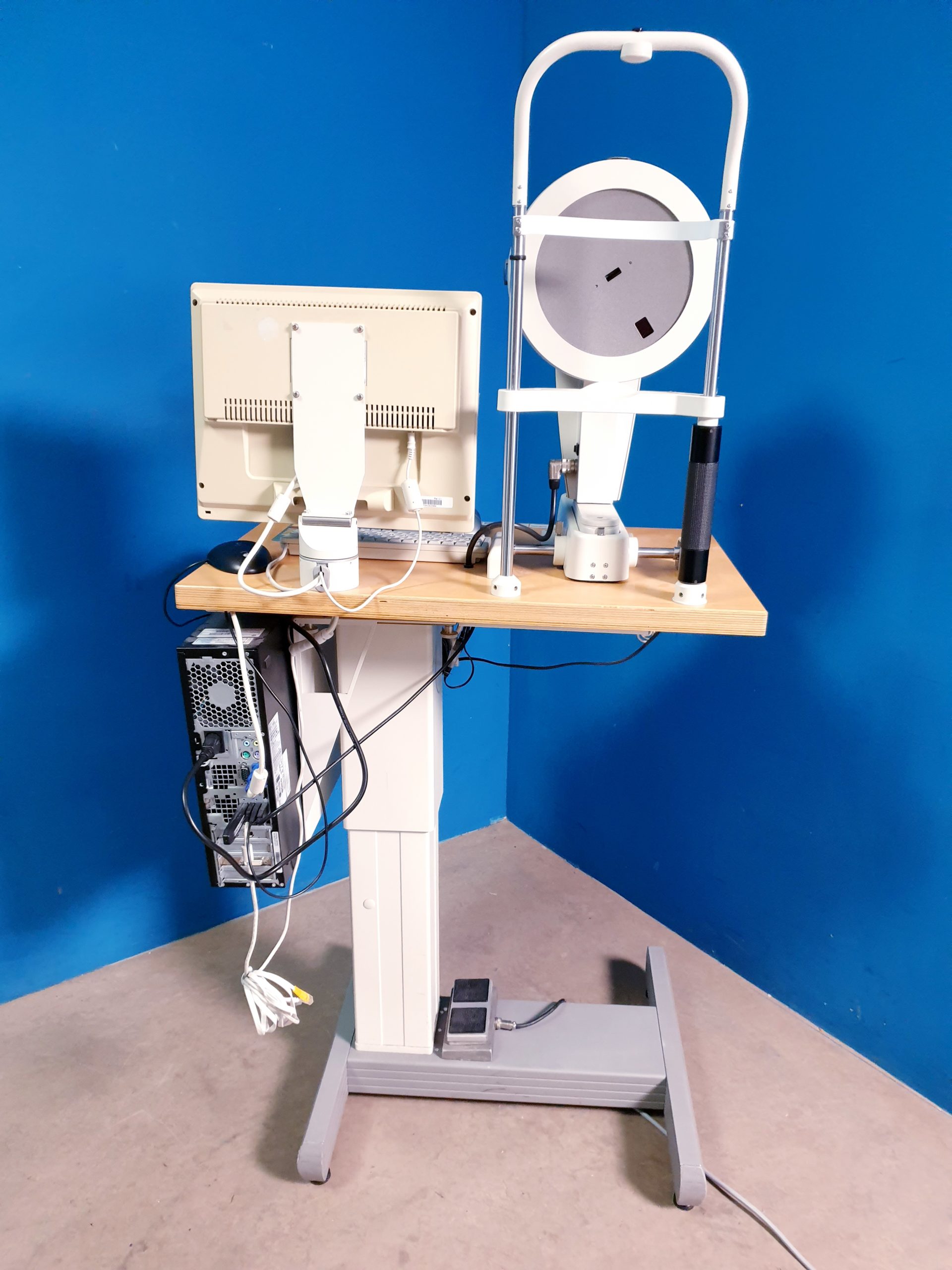 Oculus Pentacam 70700 Anterior Eye Segment Tomography System thumbnail 17